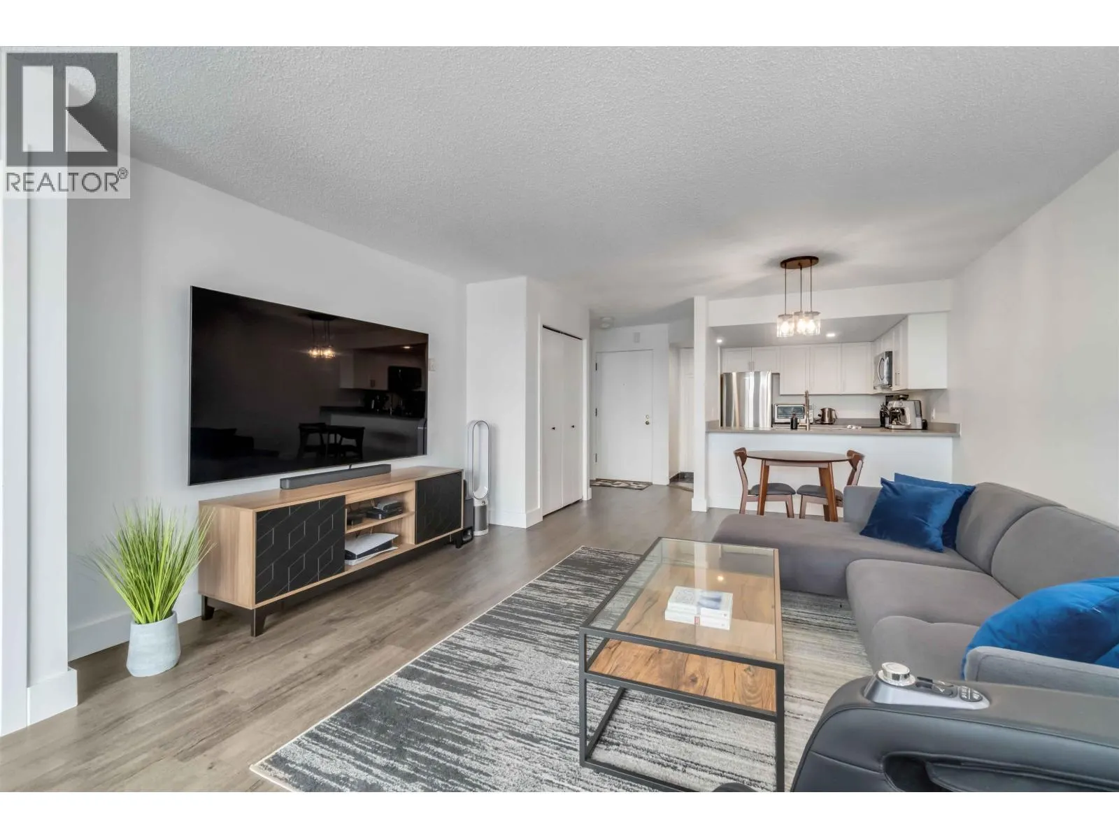 405 1045 QUAYSIDE DRIVE