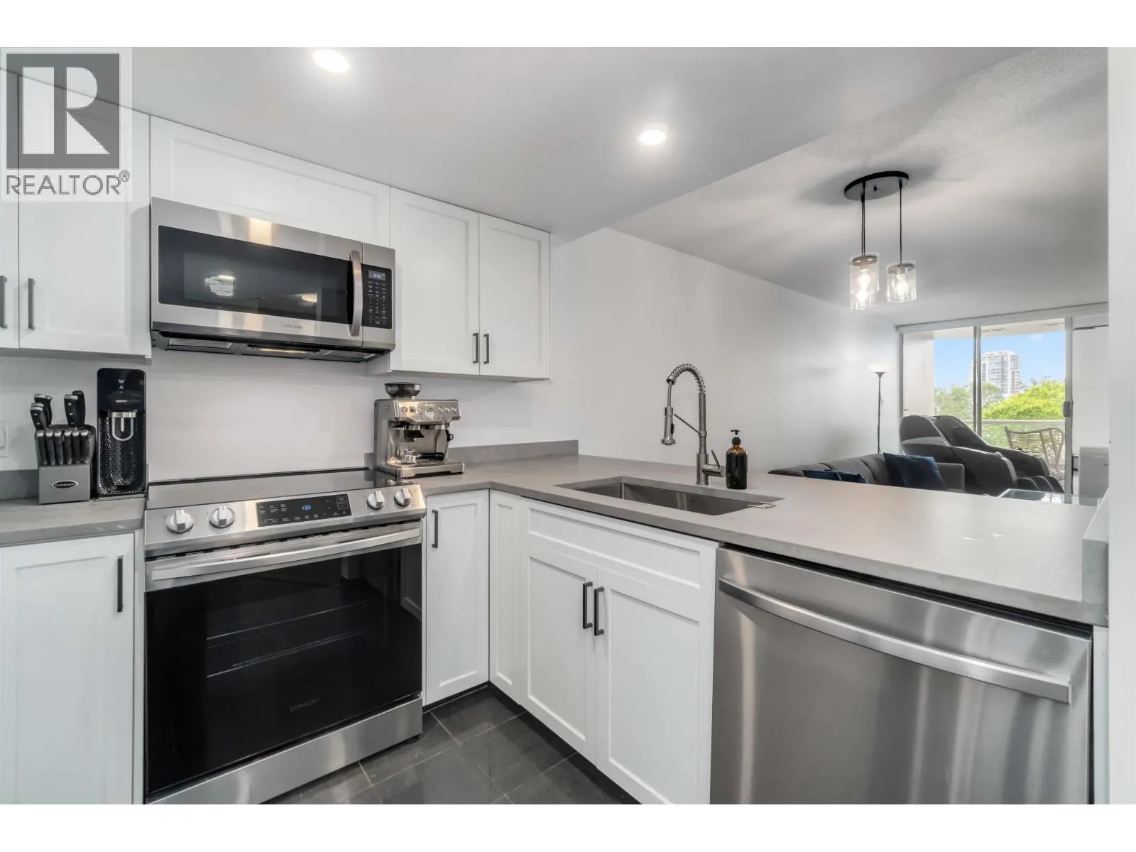 405 1045 QUAYSIDE DRIVE