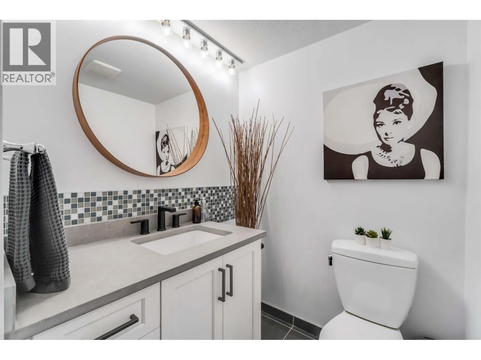 405 1045 QUAYSIDE DRIVE