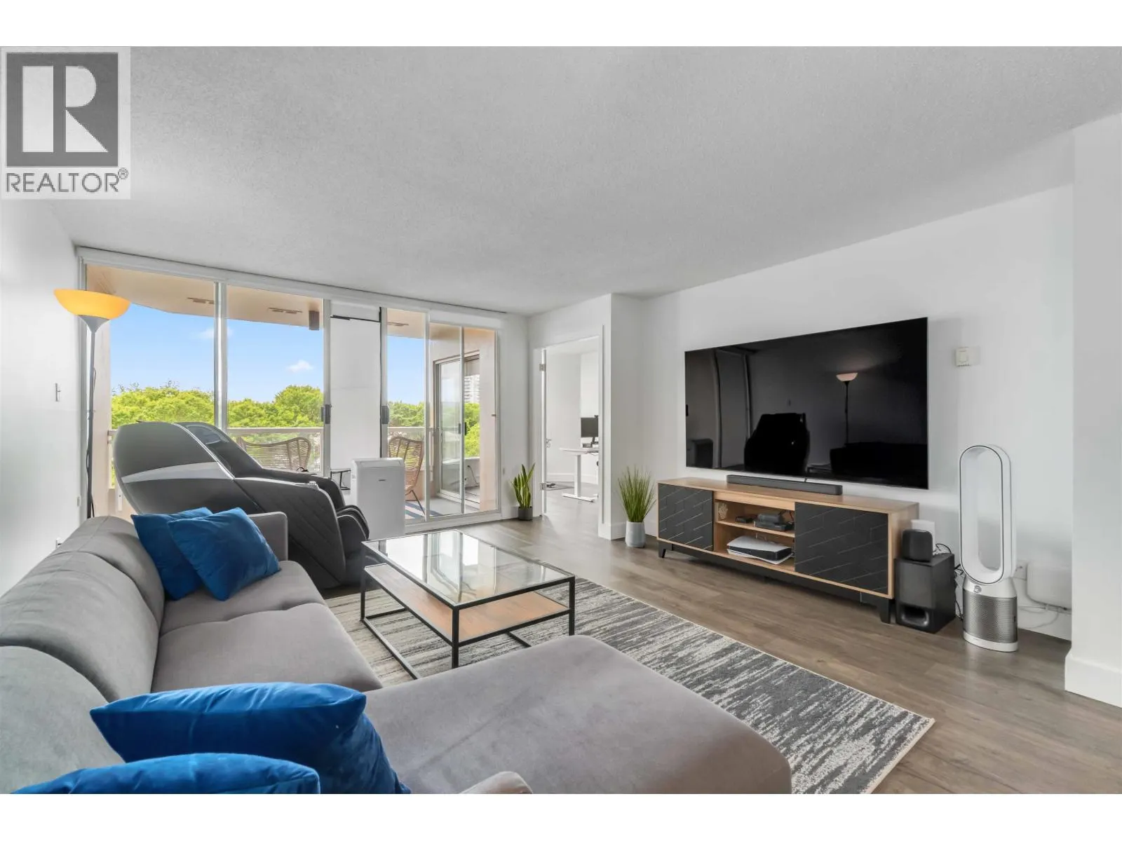405 1045 QUAYSIDE DRIVE