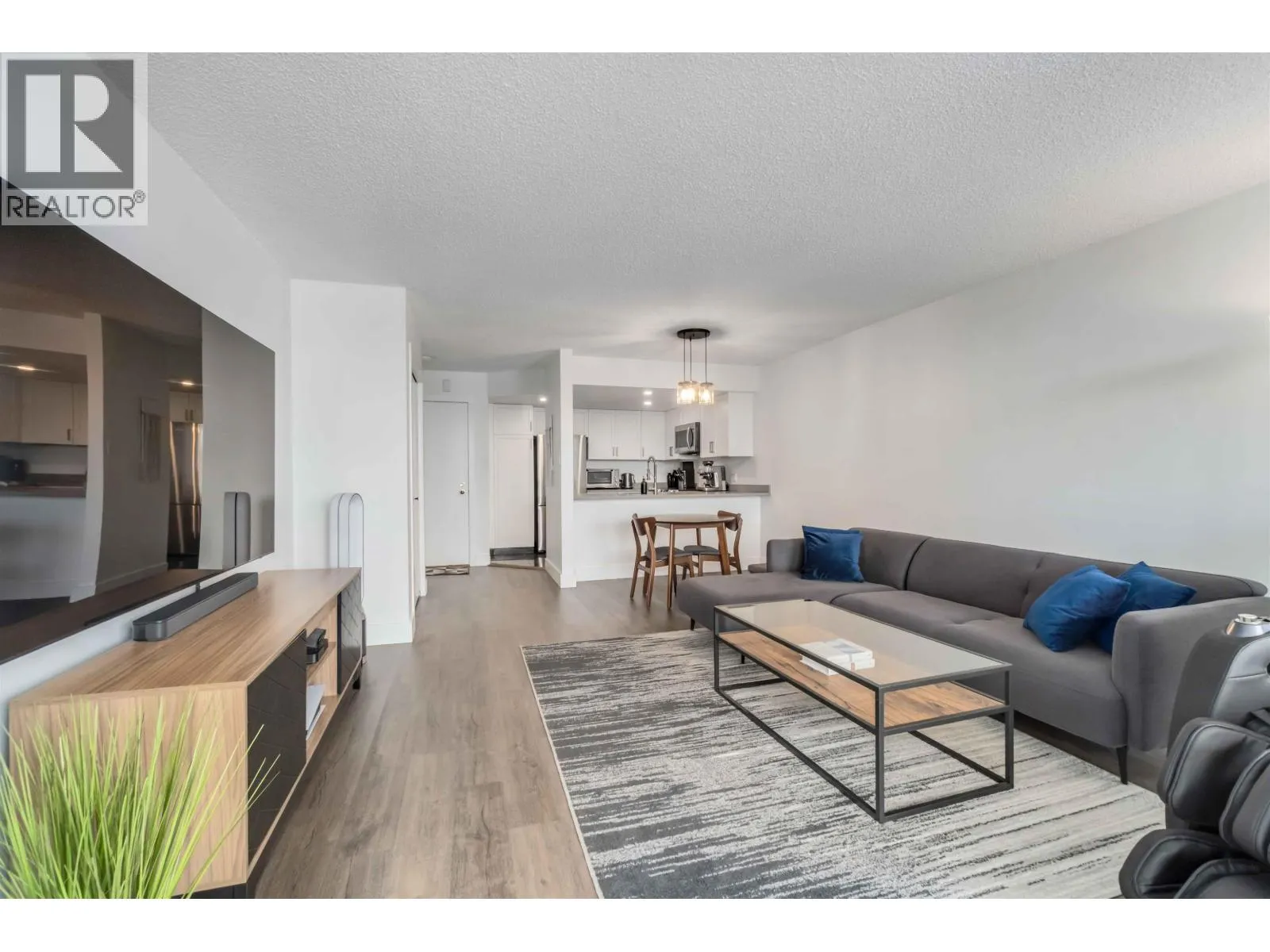 405 1045 QUAYSIDE DRIVE