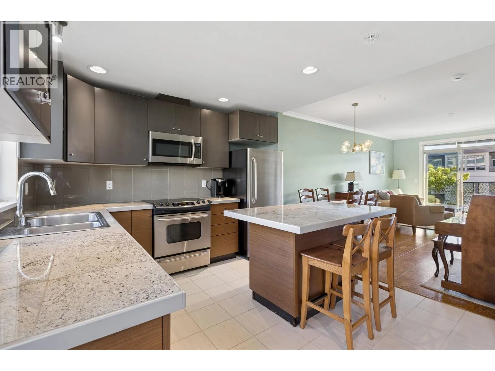 22 728 W 14TH STREET