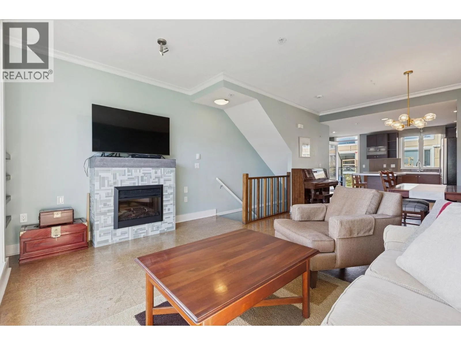 22 728 W 14TH STREET