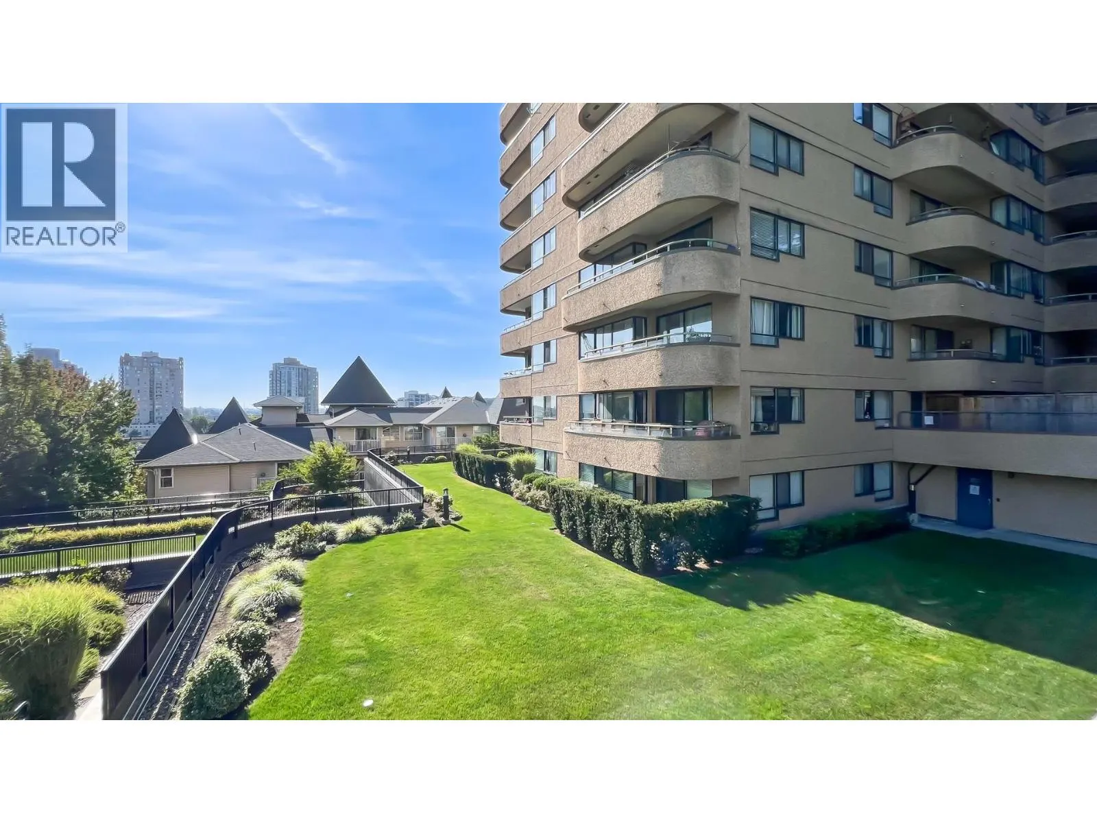 L2 1026 QUEENS AVENUE