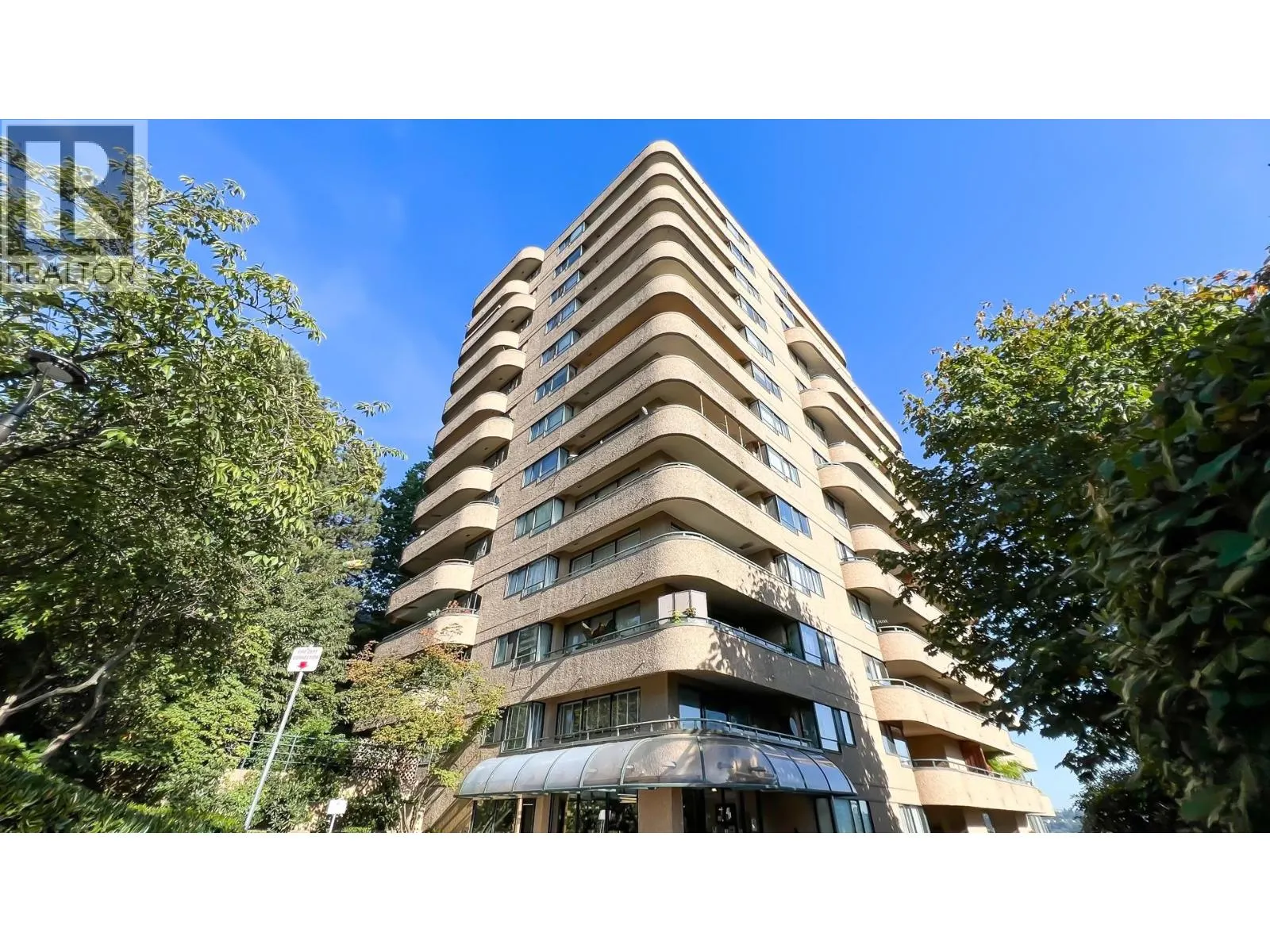 L2 1026 QUEENS AVENUE