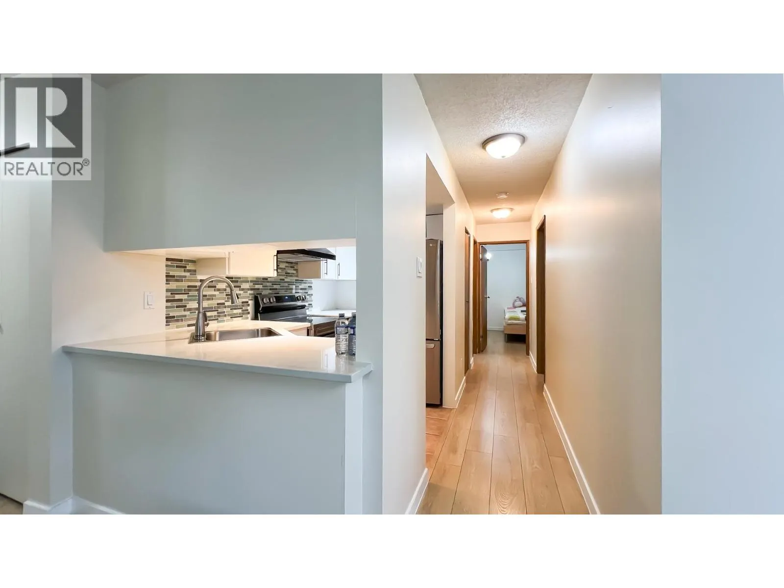 L2 1026 QUEENS AVENUE