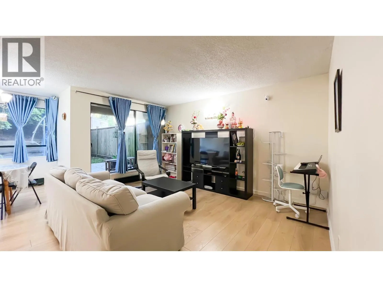 L2 1026 QUEENS AVENUE