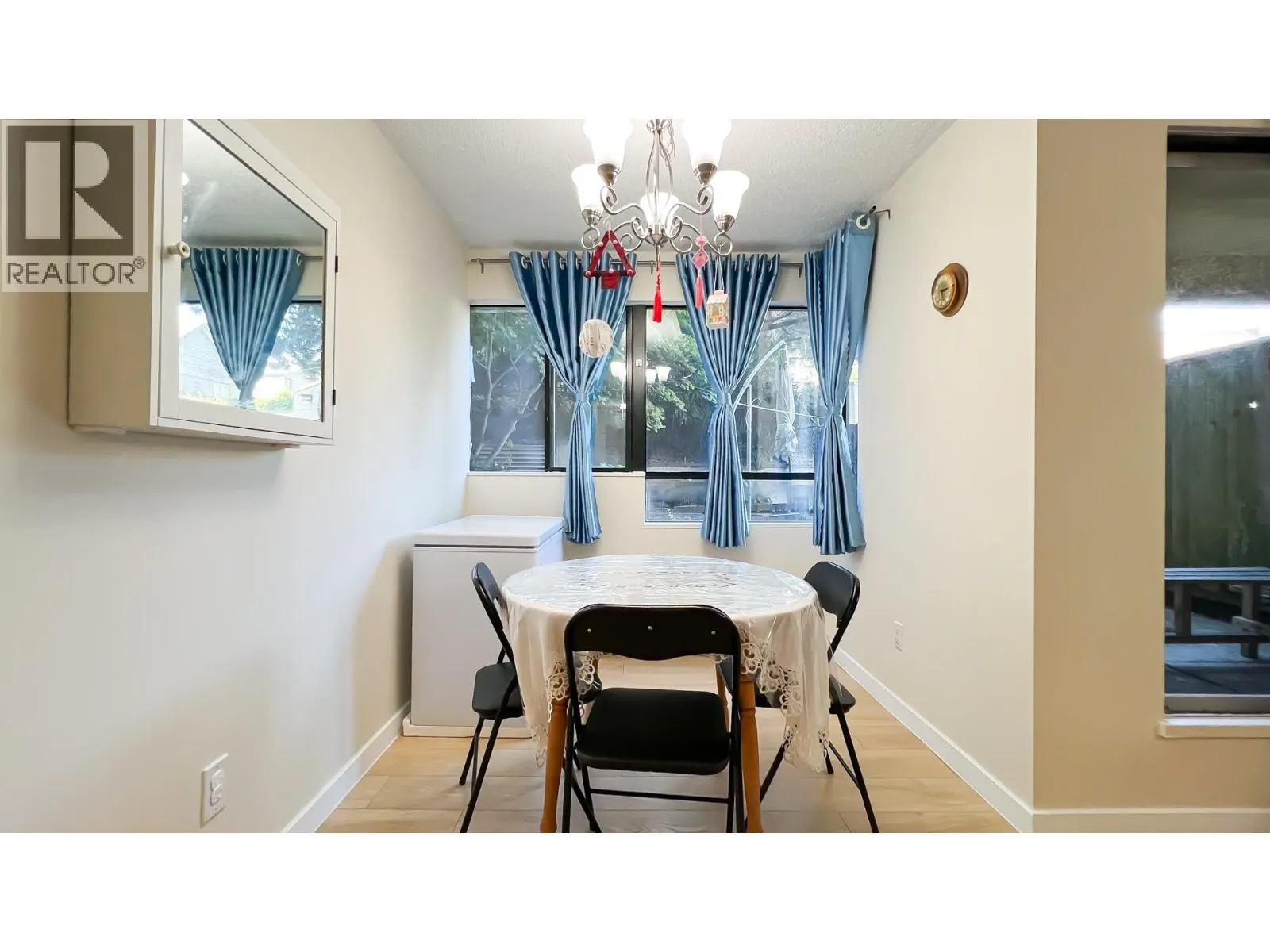 L2 1026 QUEENS AVENUE