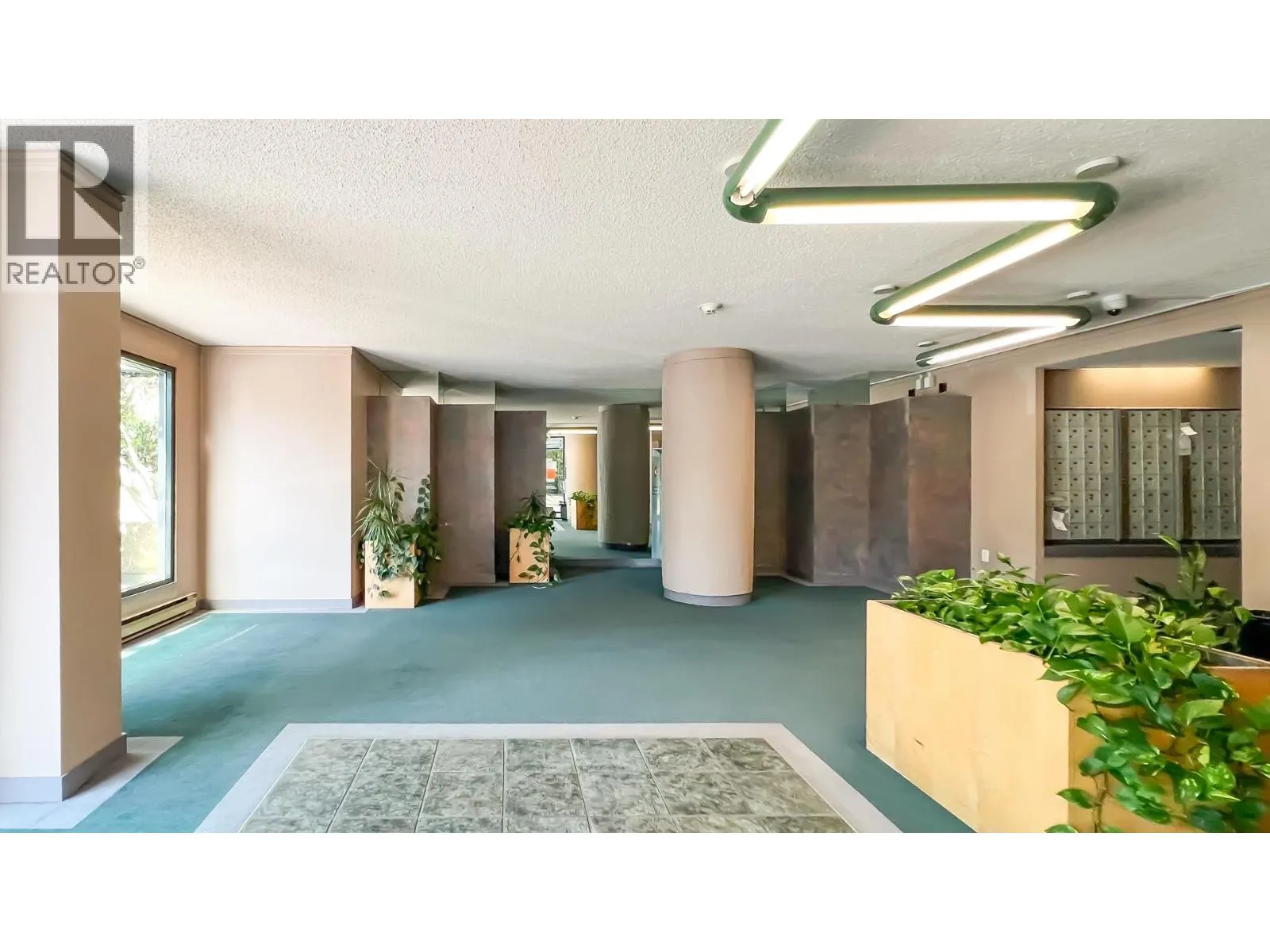 L2 1026 QUEENS AVENUE