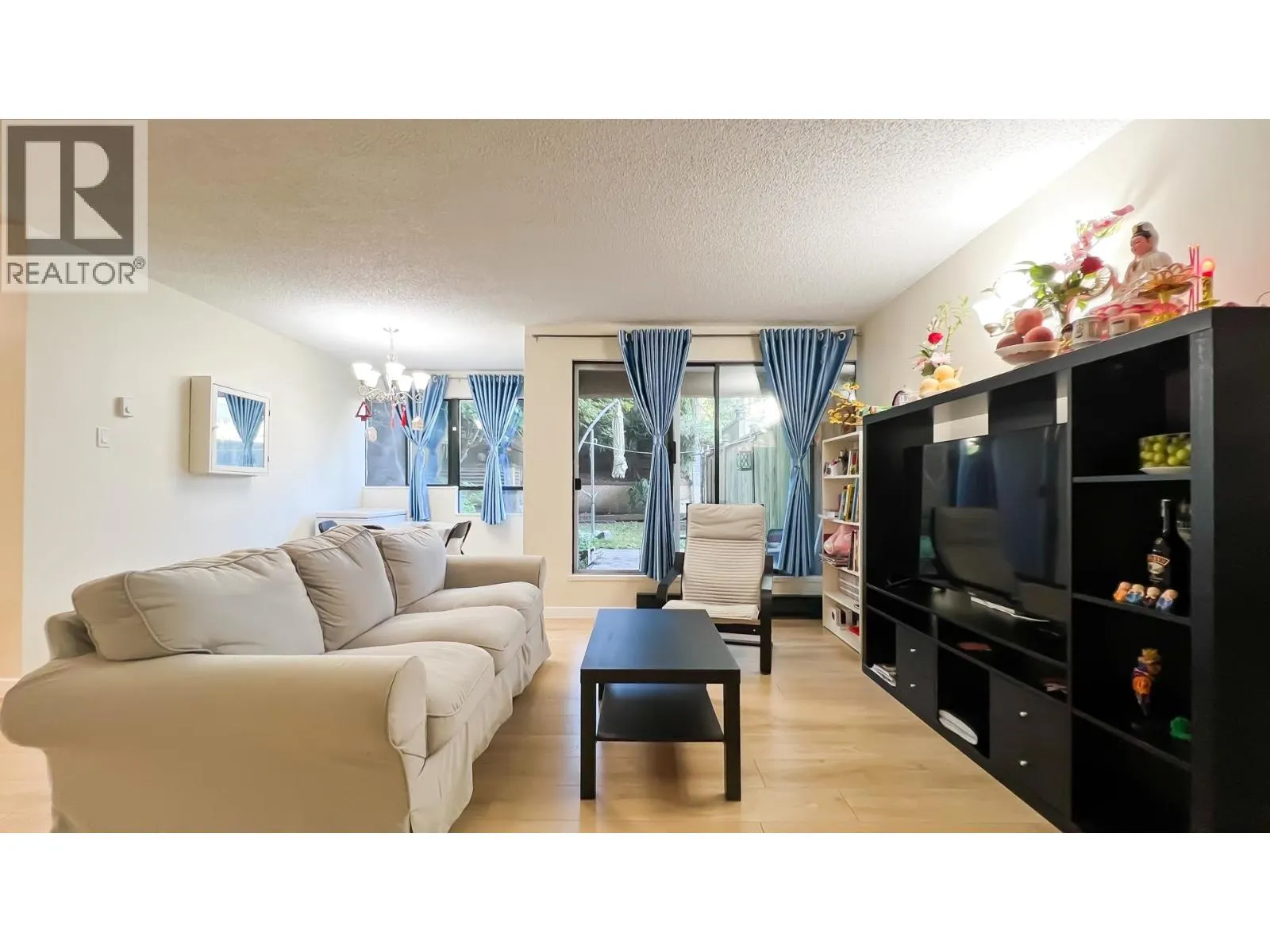 L2 1026 QUEENS AVENUE