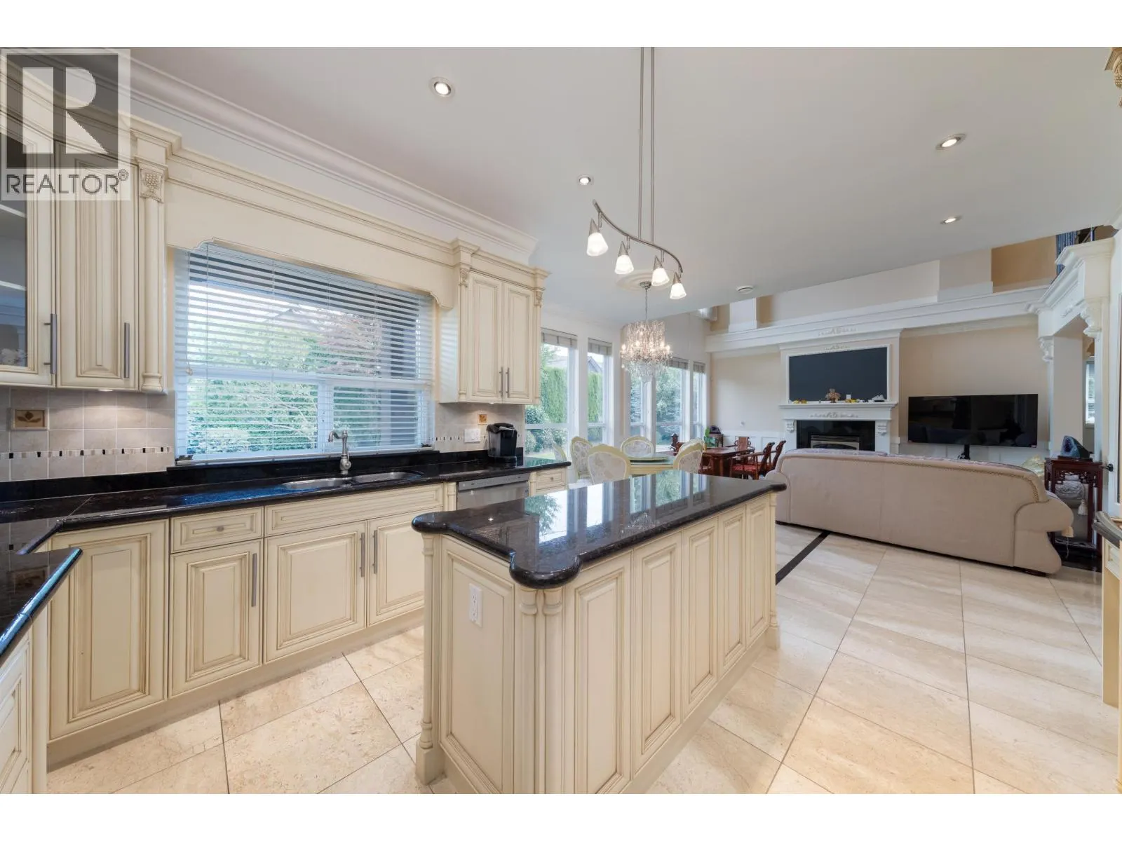 7791 SUNNYMEDE CRESCENT