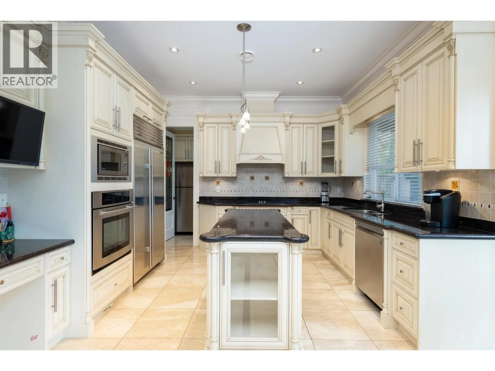 7791 SUNNYMEDE CRESCENT