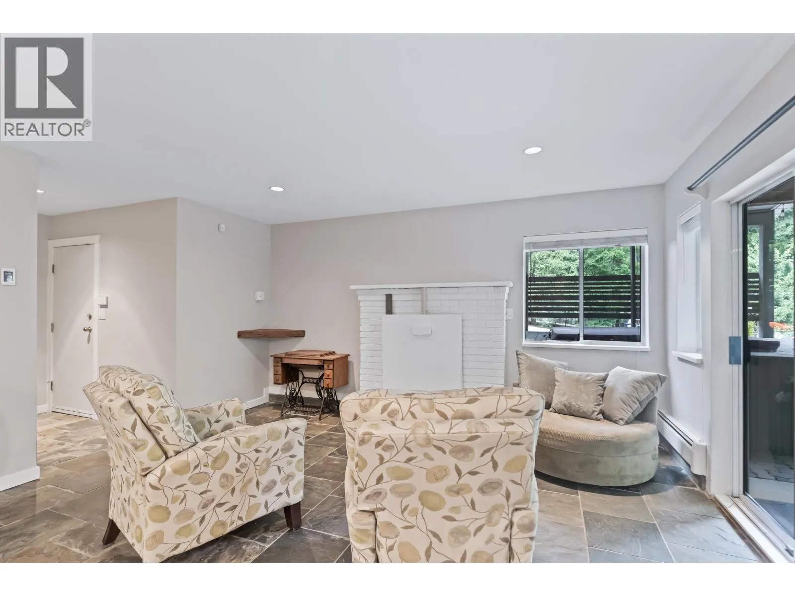27740 SAYERS CRESCENT