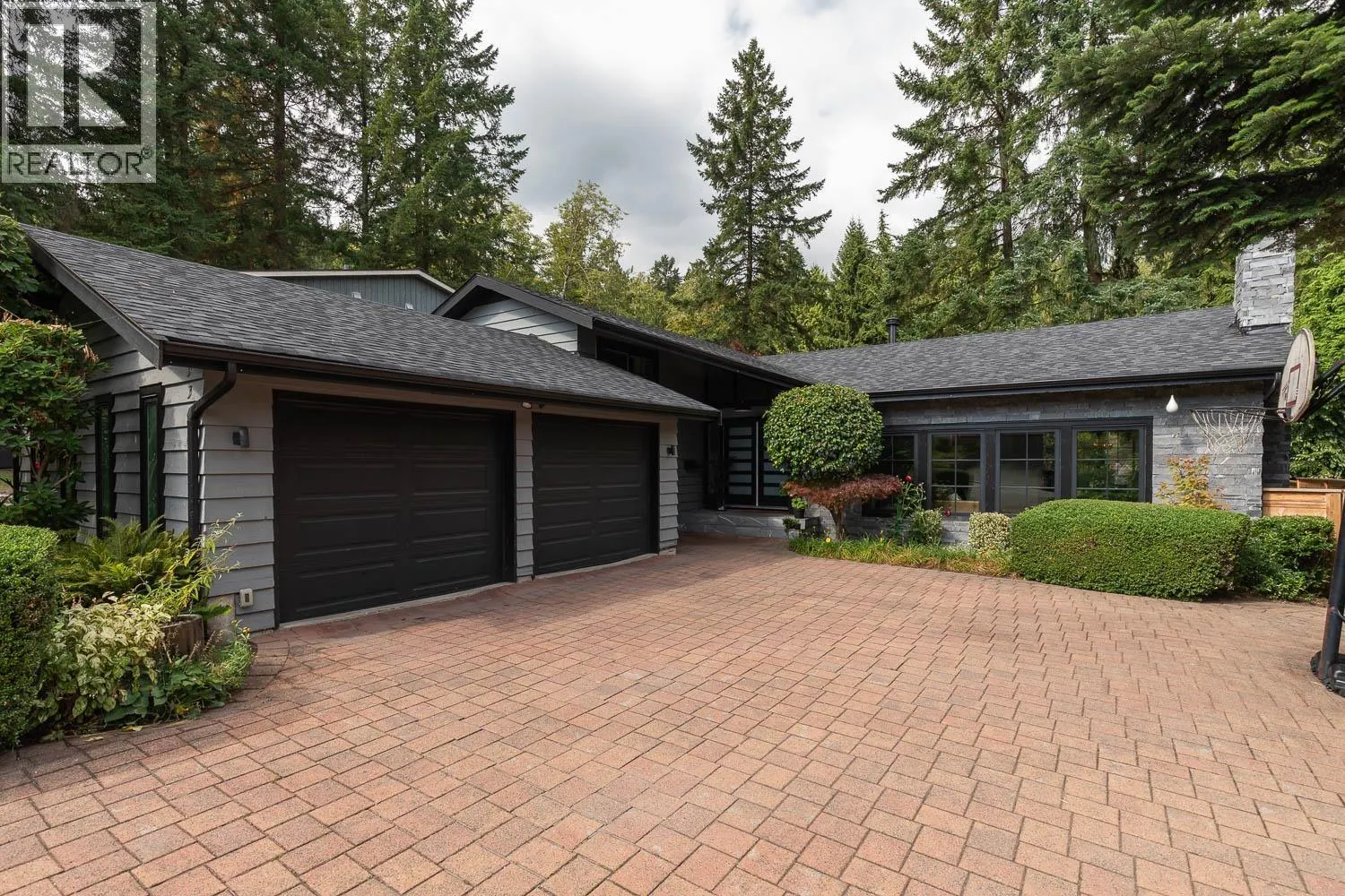 3348 TENNYSON CRESCENT