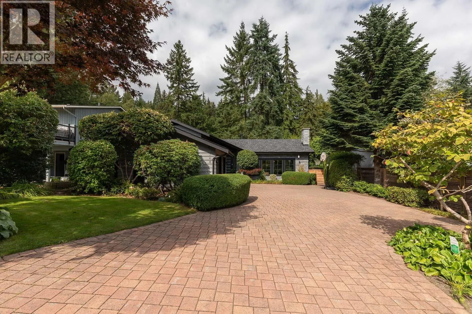 3348 TENNYSON CRESCENT