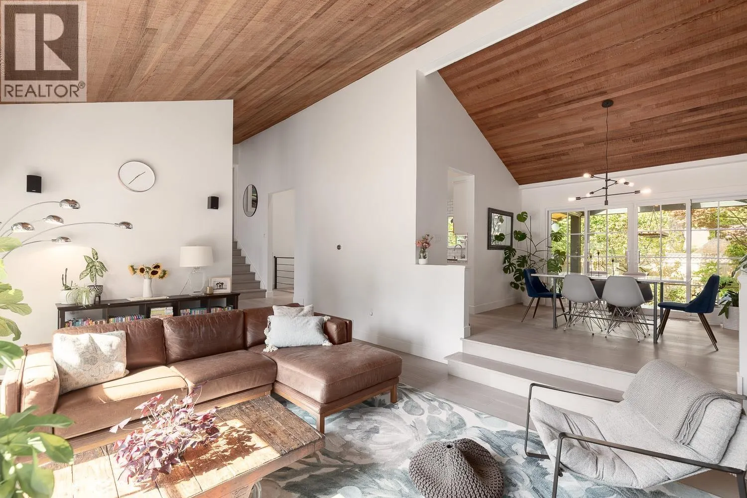 3348 TENNYSON CRESCENT