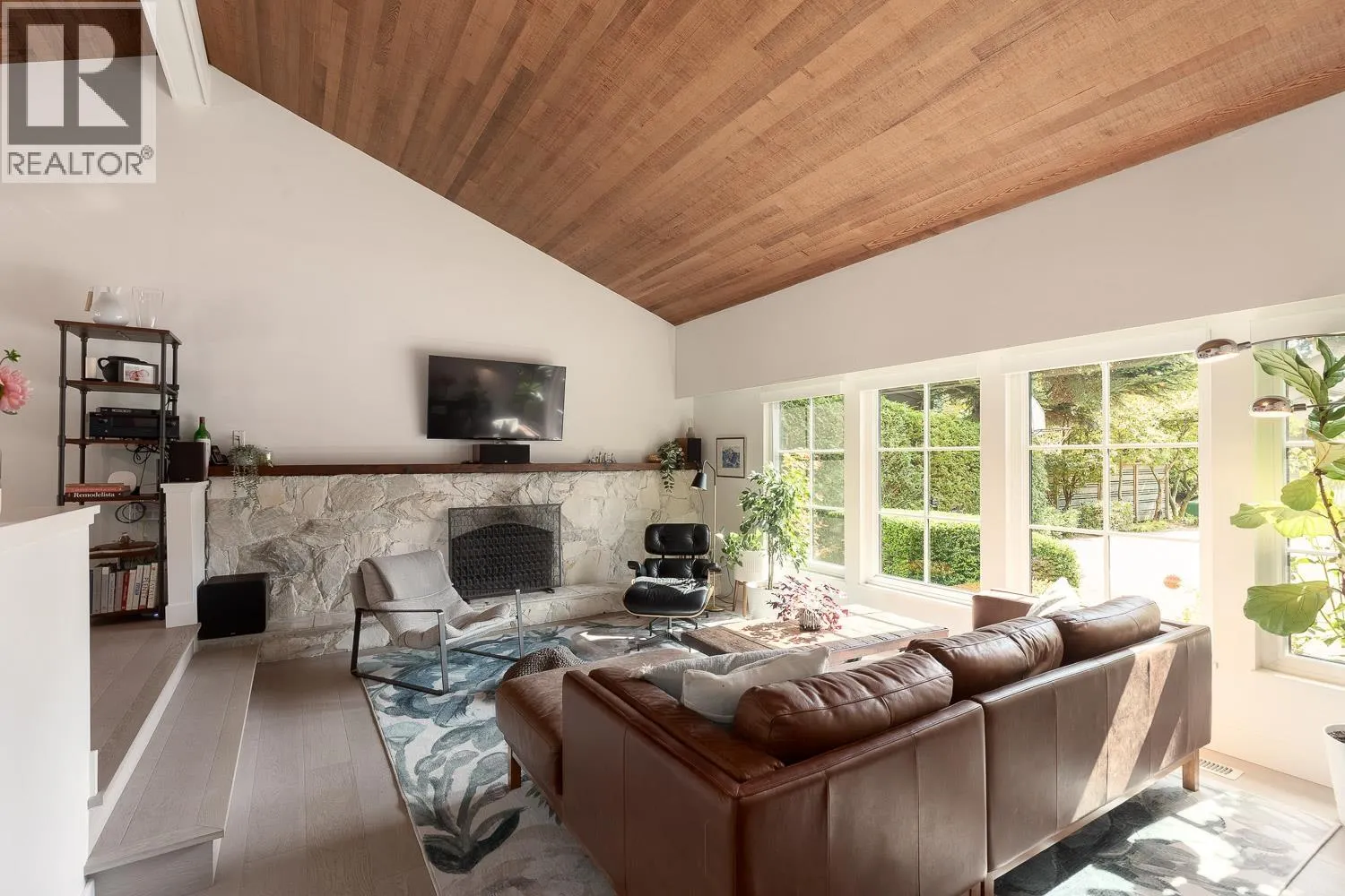3348 TENNYSON CRESCENT