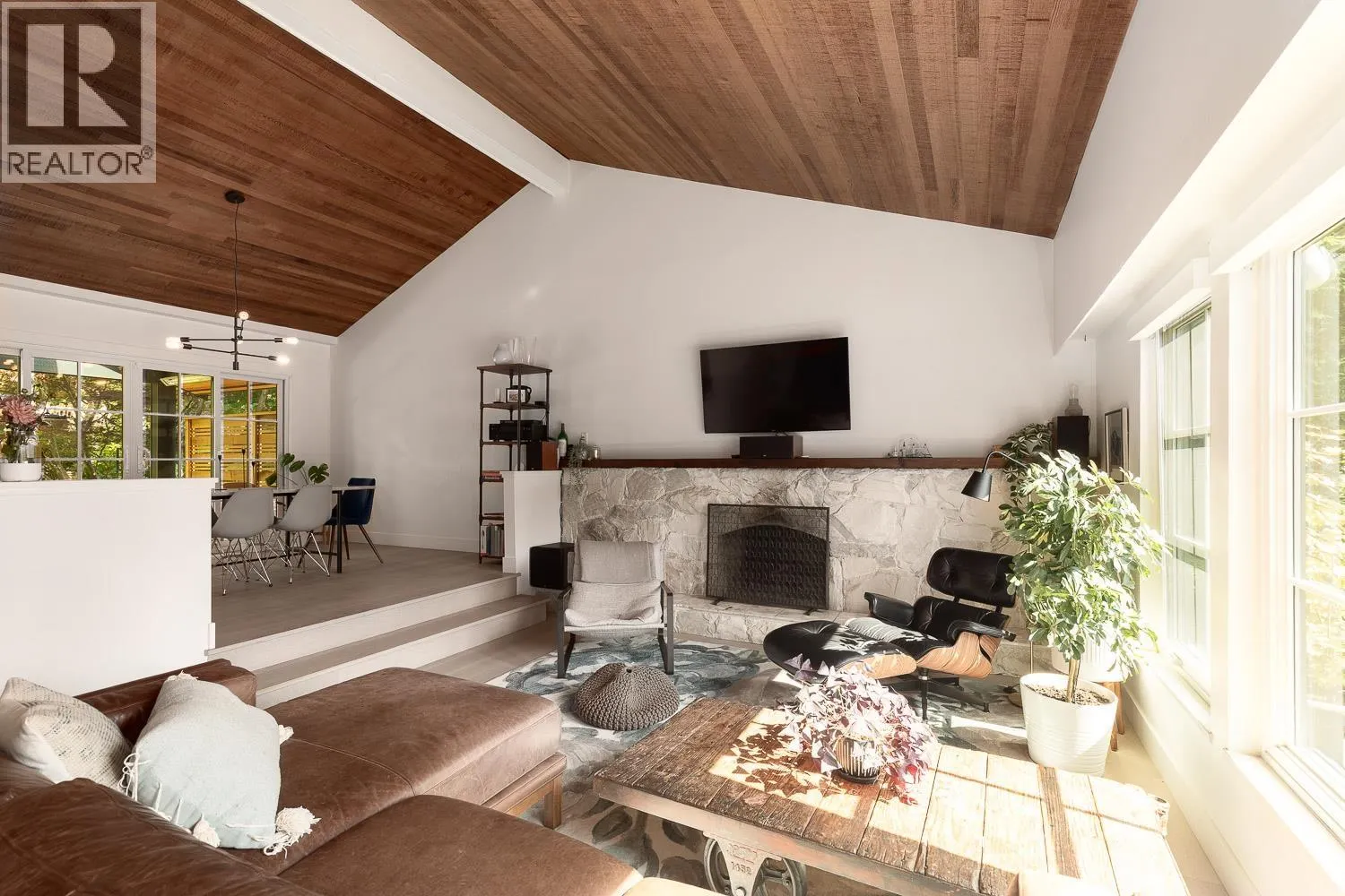 3348 TENNYSON CRESCENT