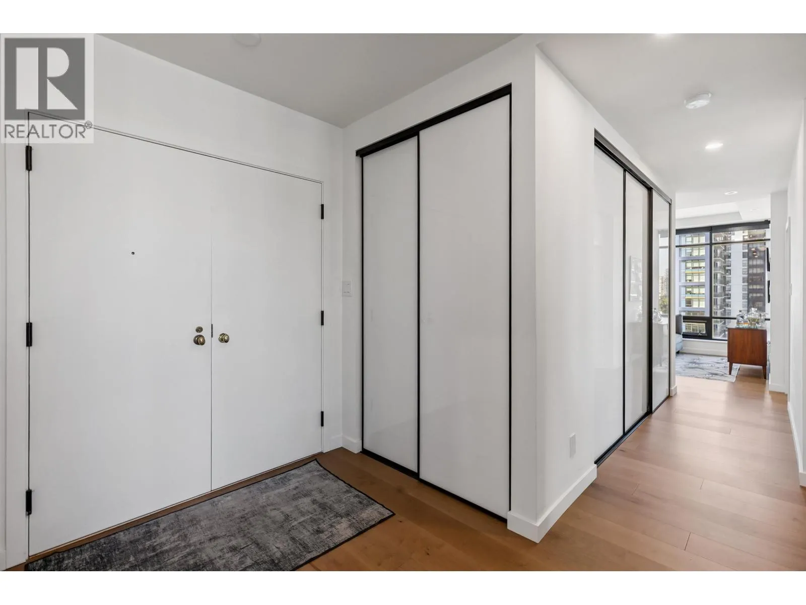 8C 1500 ALBERNI STREET