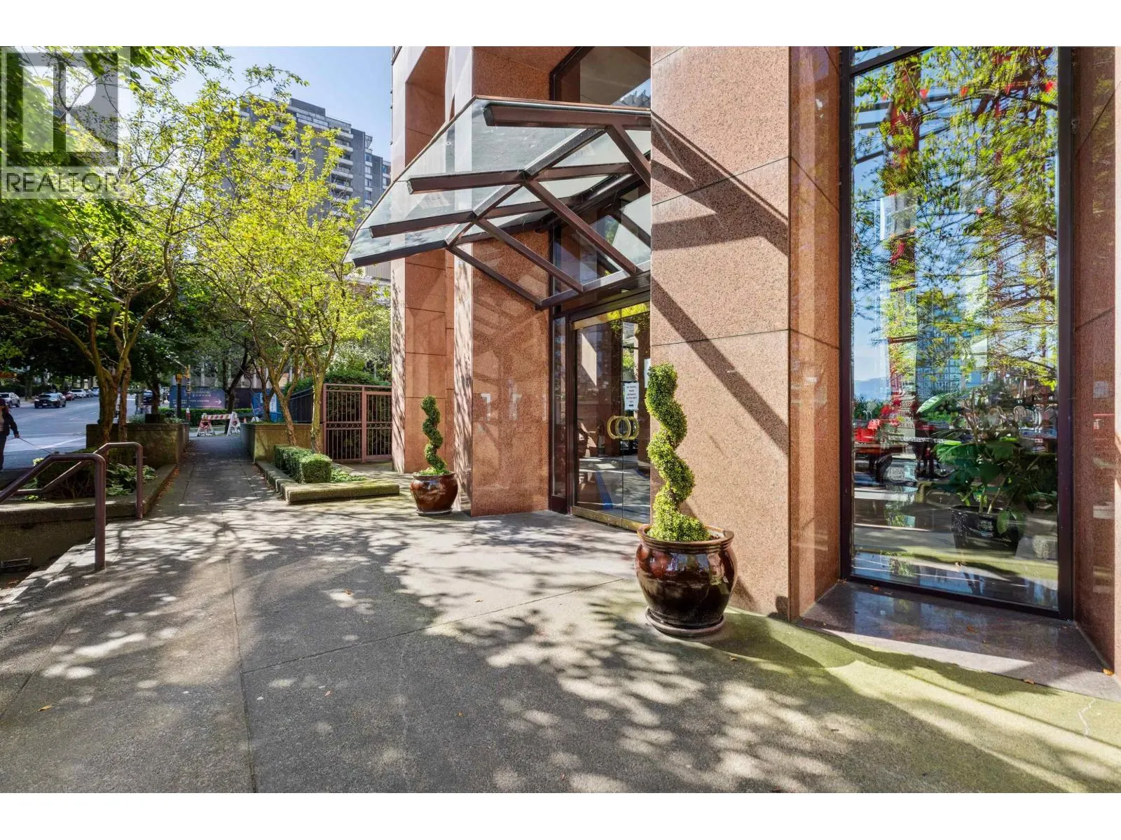 8C 1500 ALBERNI STREET