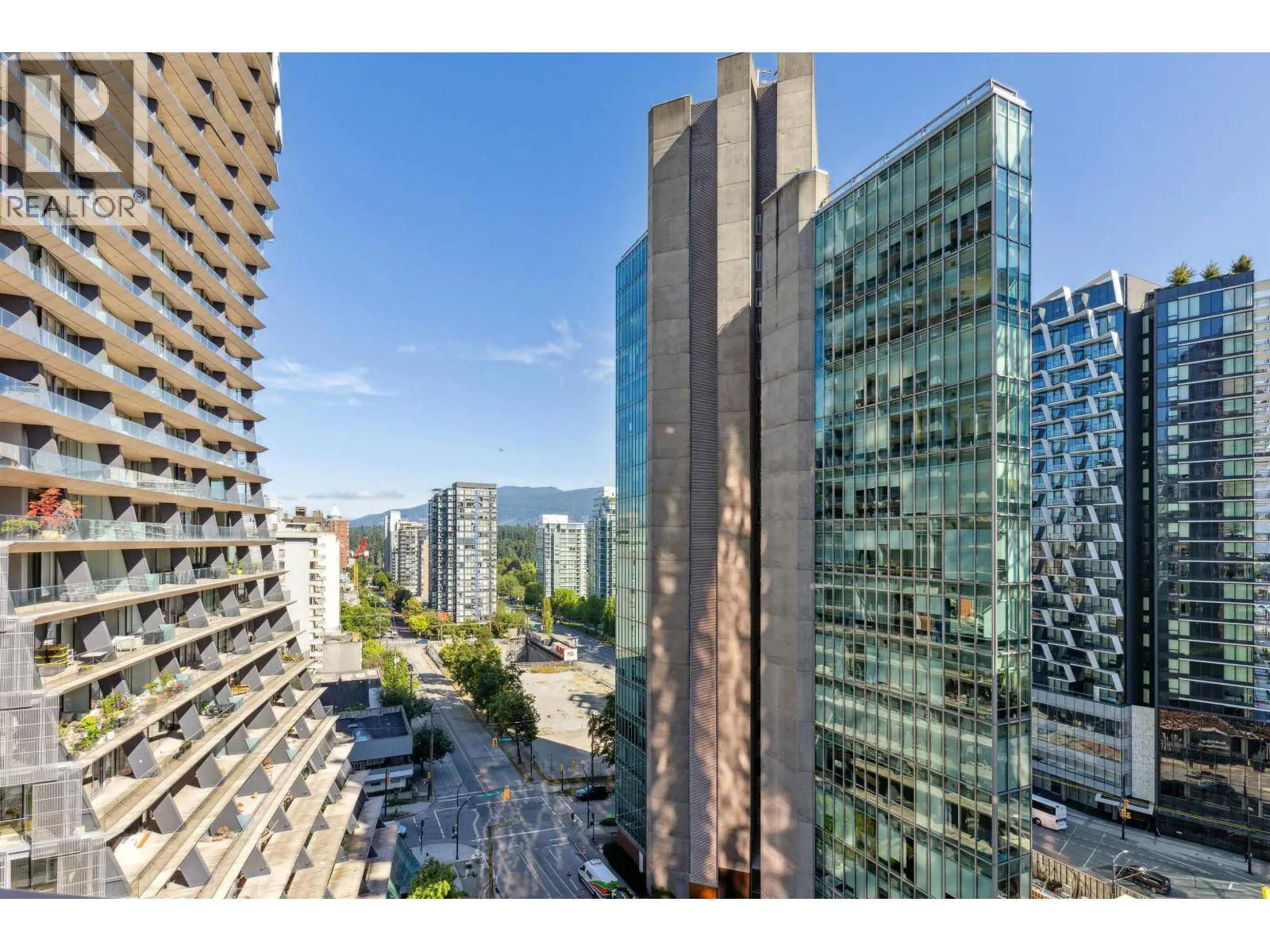 8C 1500 ALBERNI STREET