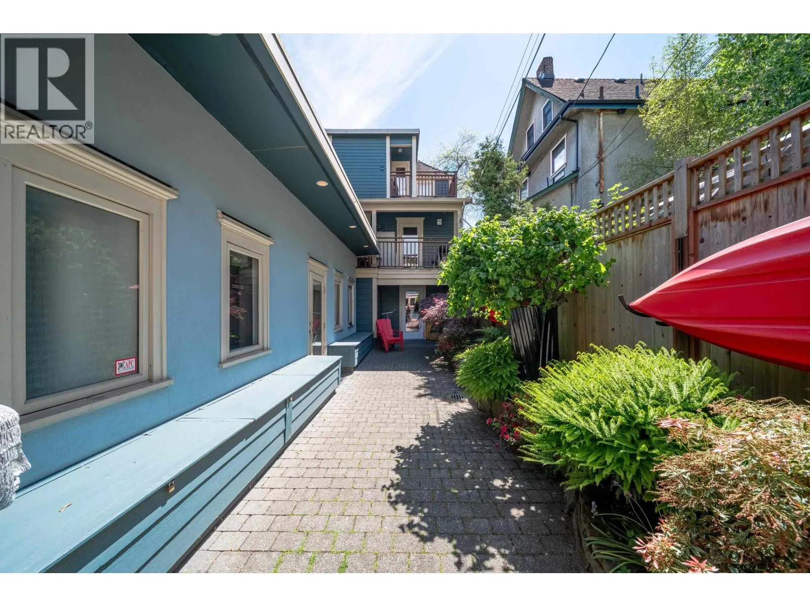 2 709 KEEFER STREET