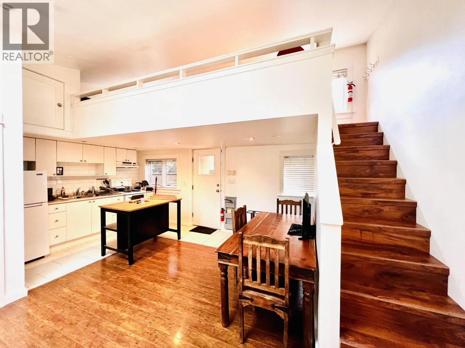 2 709 KEEFER STREET