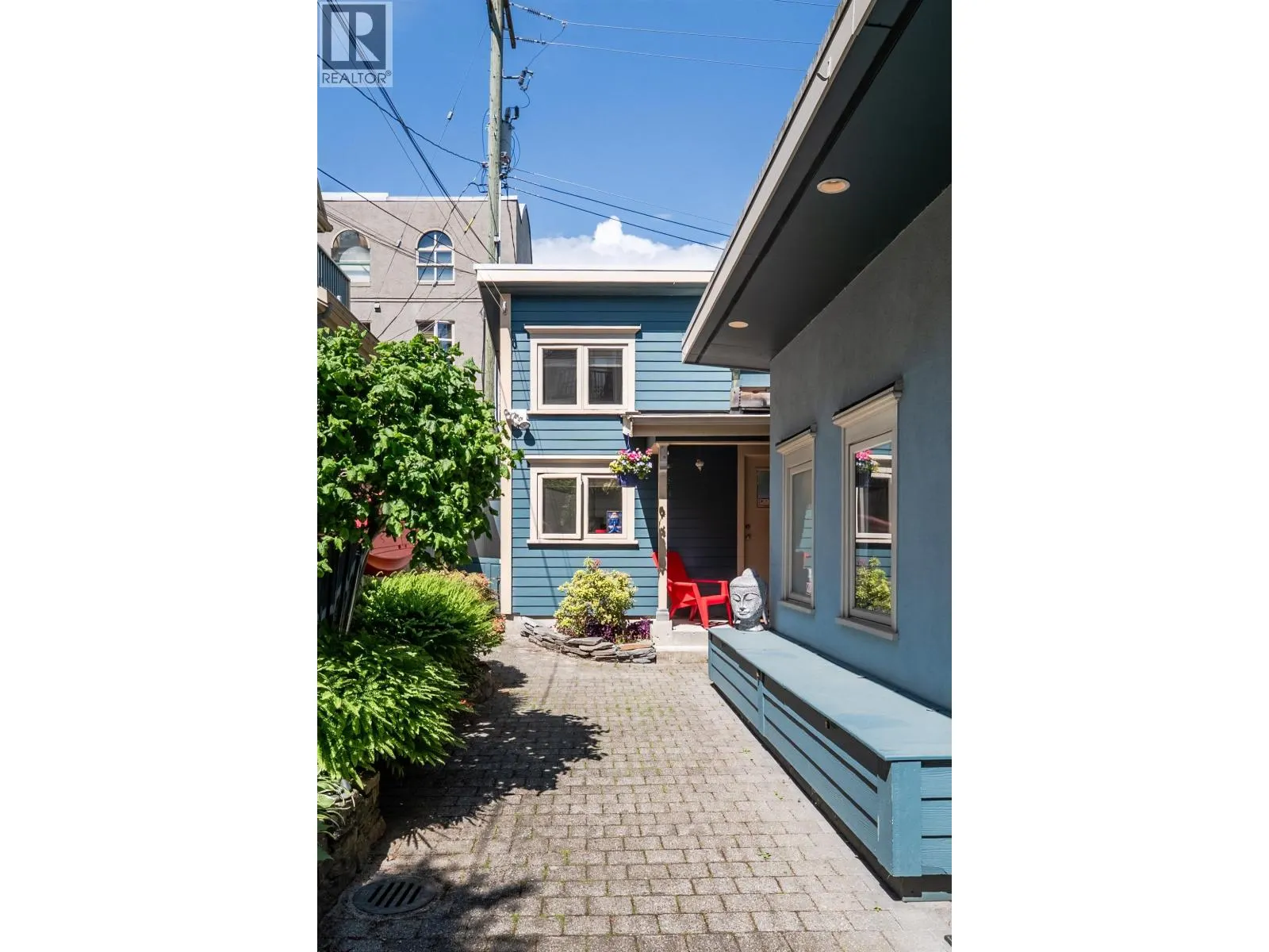 2 709 KEEFER STREET