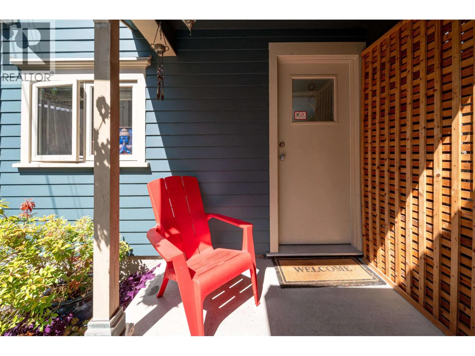 2 709 KEEFER STREET