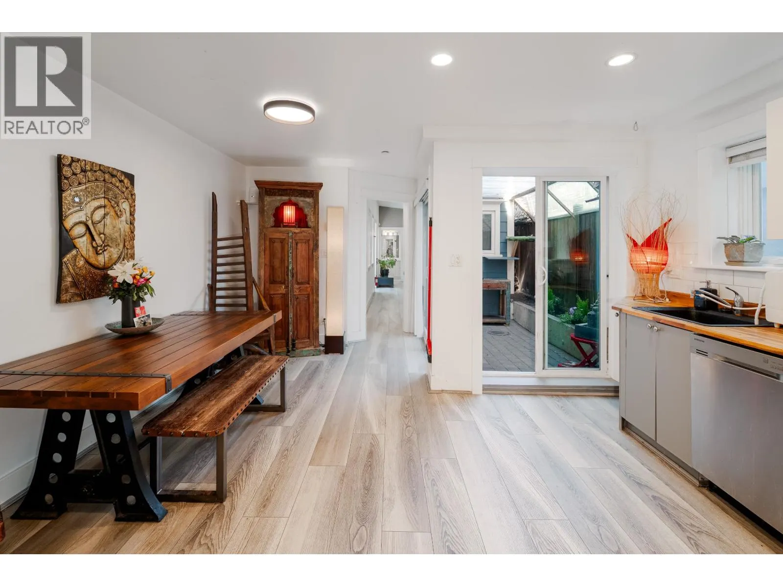 2 709 KEEFER STREET