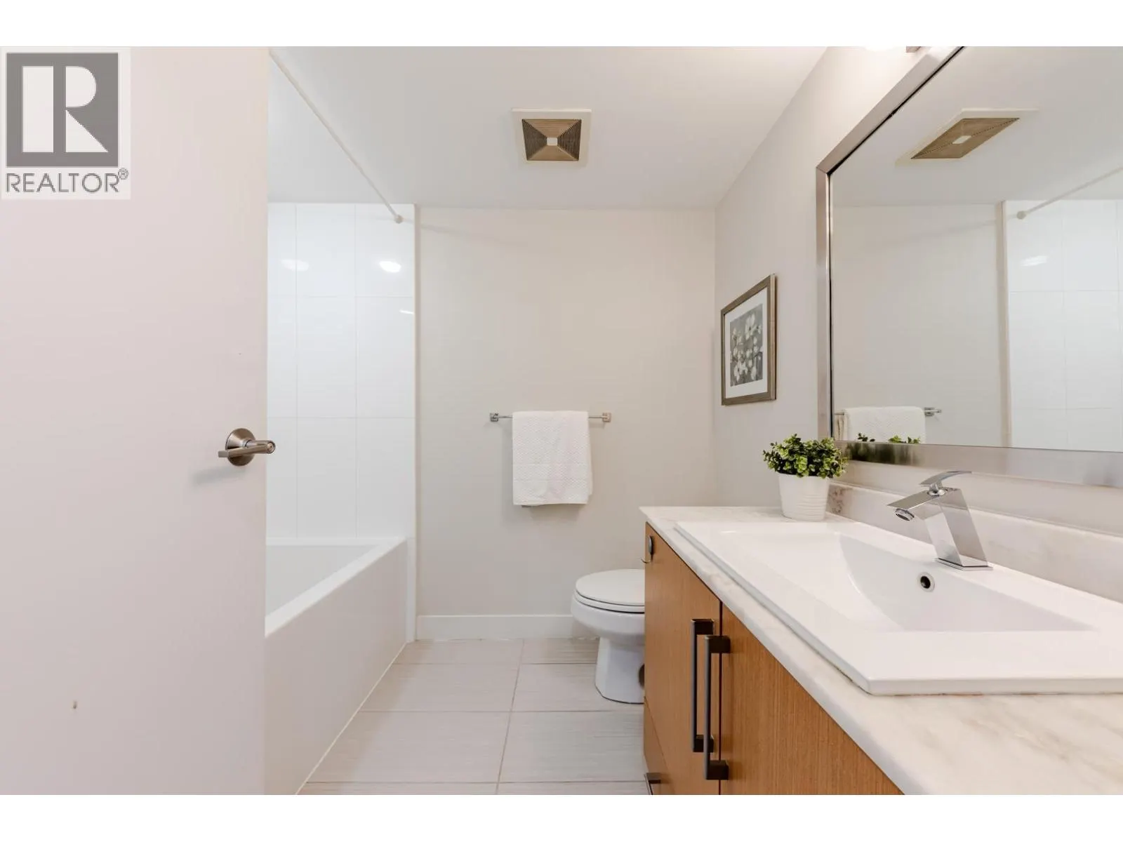 1602 8068 WESTMINSTER HIGHWAY