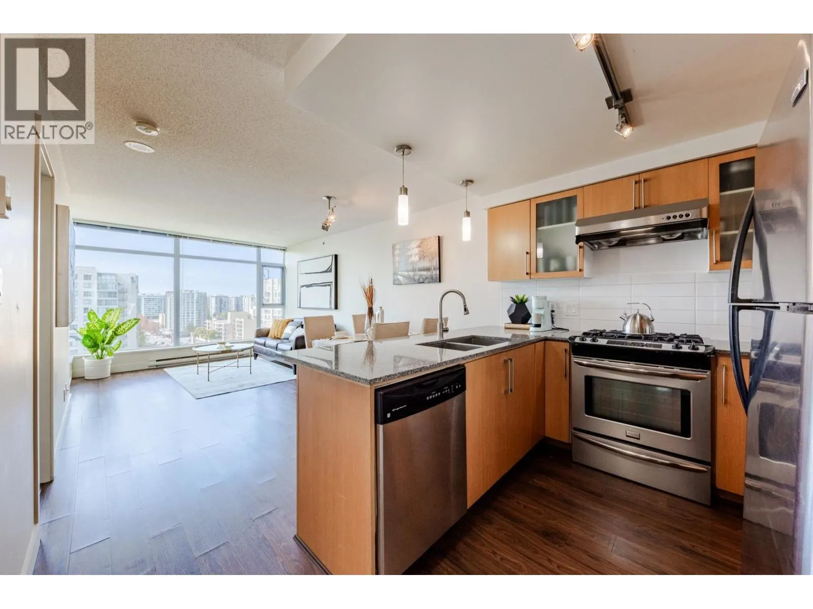 1602 8068 WESTMINSTER HIGHWAY