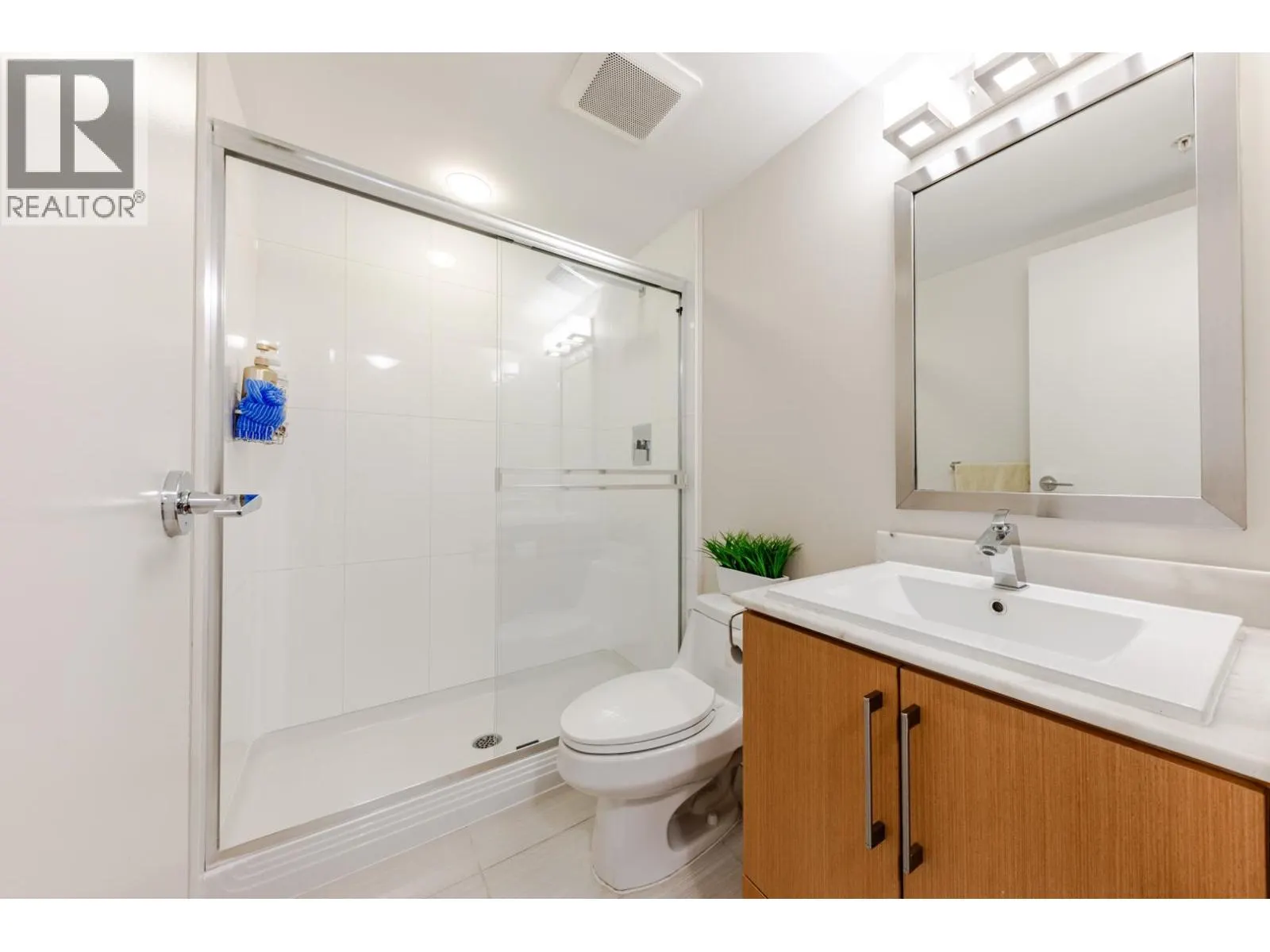 1602 8068 WESTMINSTER HIGHWAY