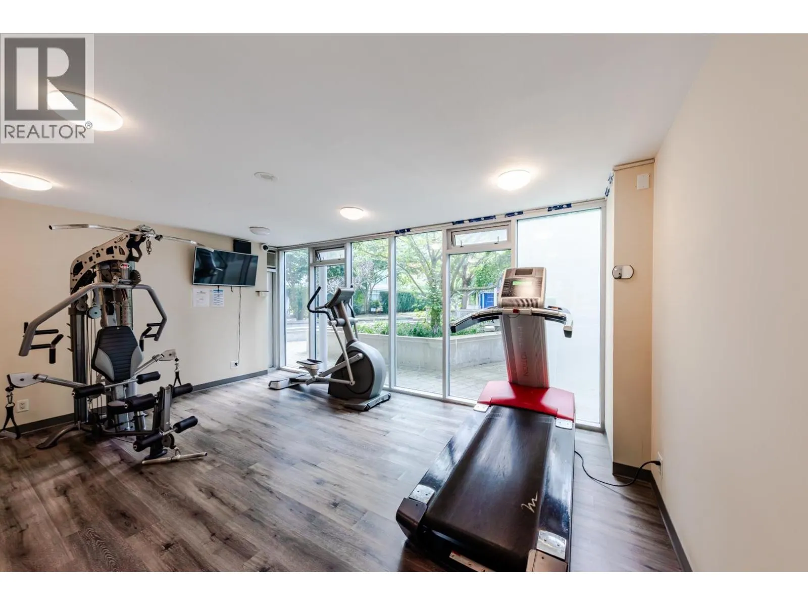 1602 8068 WESTMINSTER HIGHWAY
