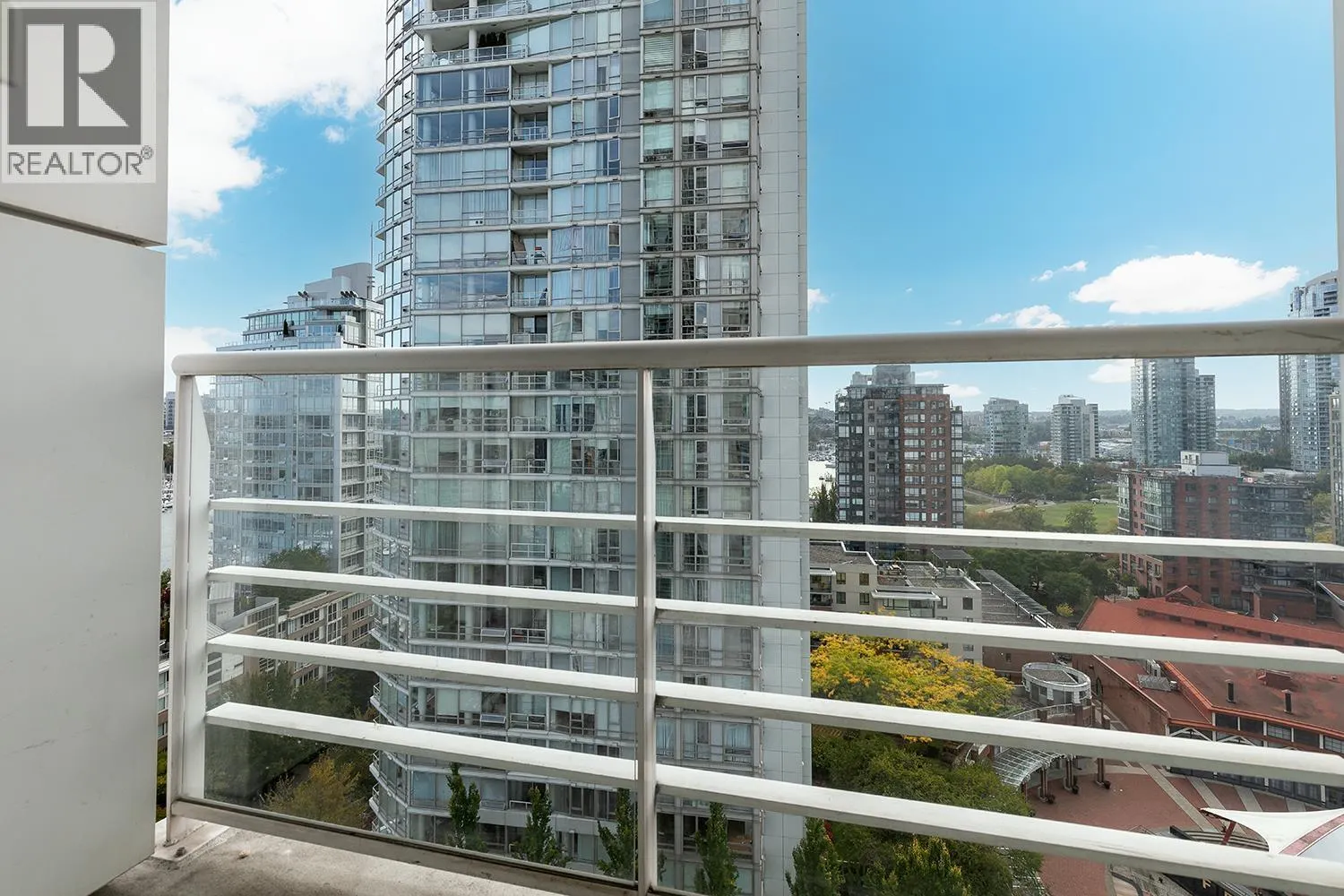 1907 1199 MARINASIDE CRESCENT