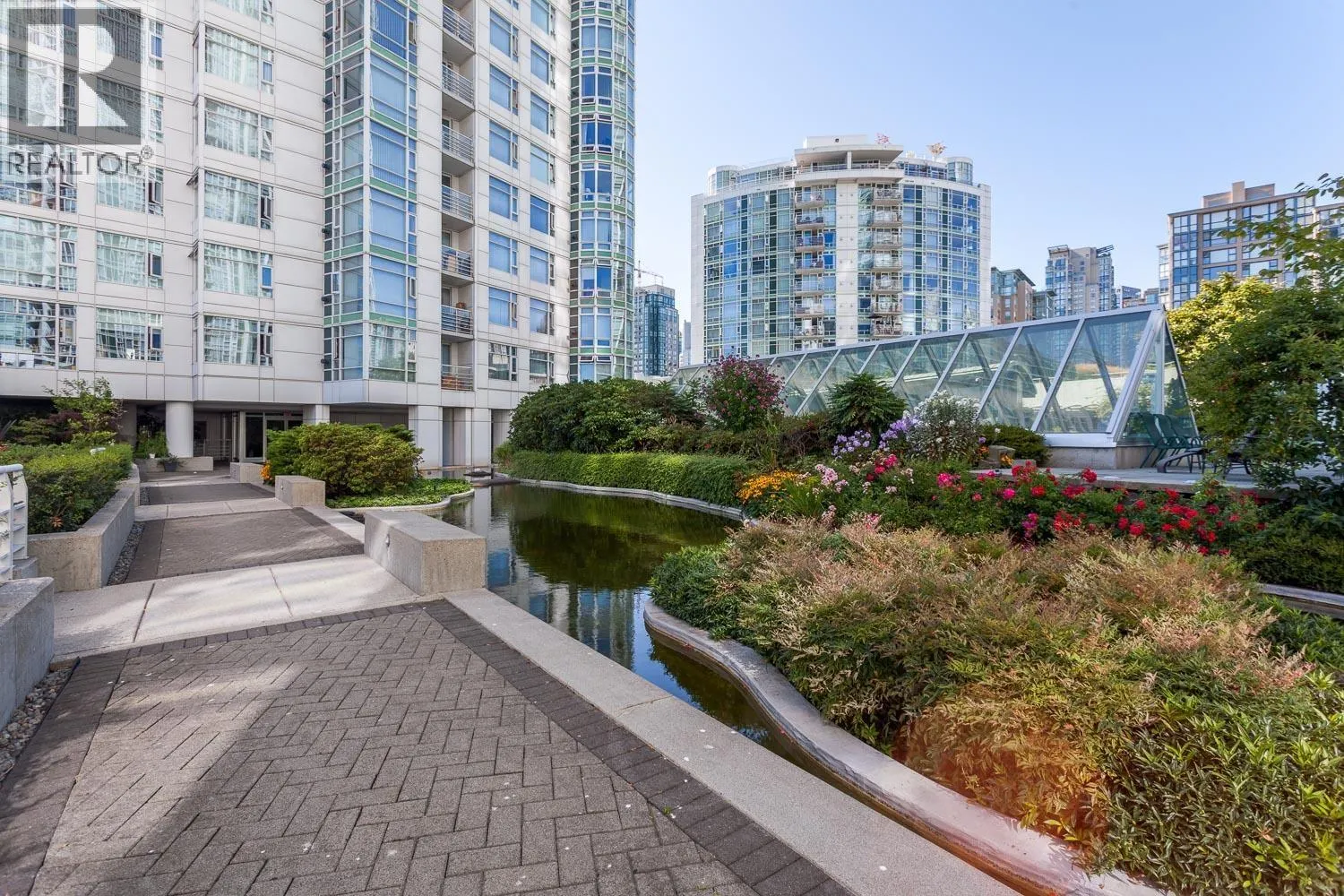1907 1199 MARINASIDE CRESCENT