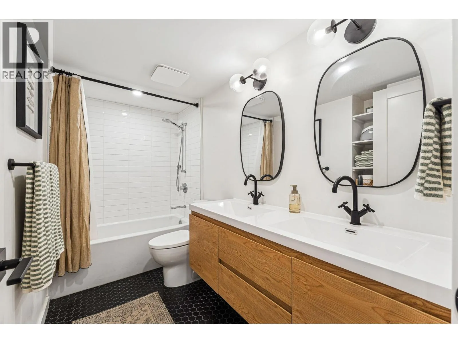 1053 OLD LILLOOET ROAD