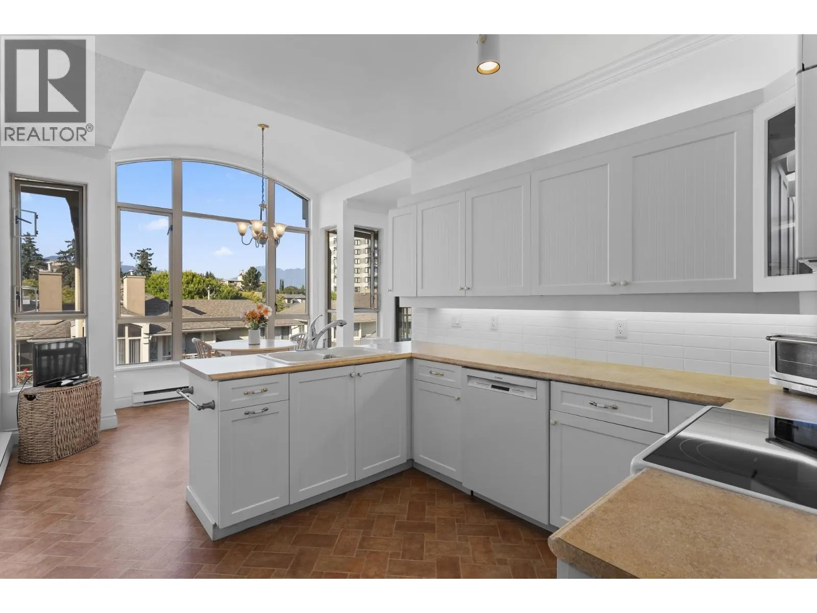 405 3777 W 8TH AVENUE