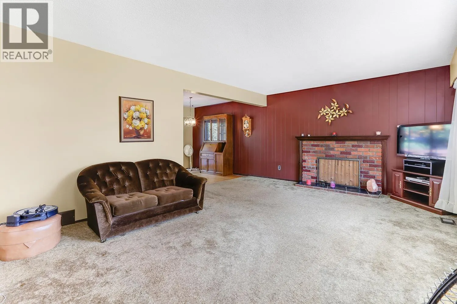 2107 CARMEN PLACE