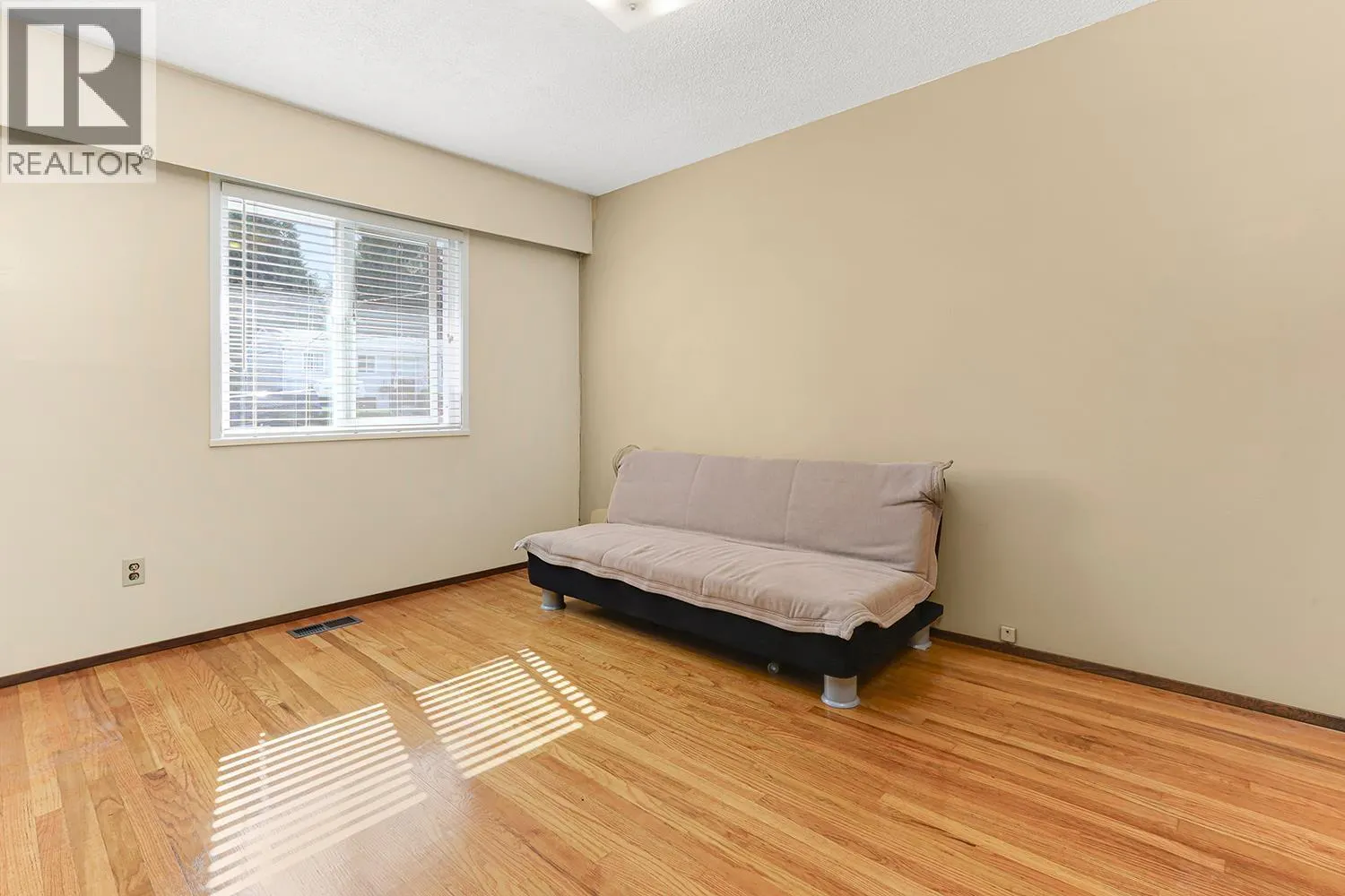 2107 CARMEN PLACE