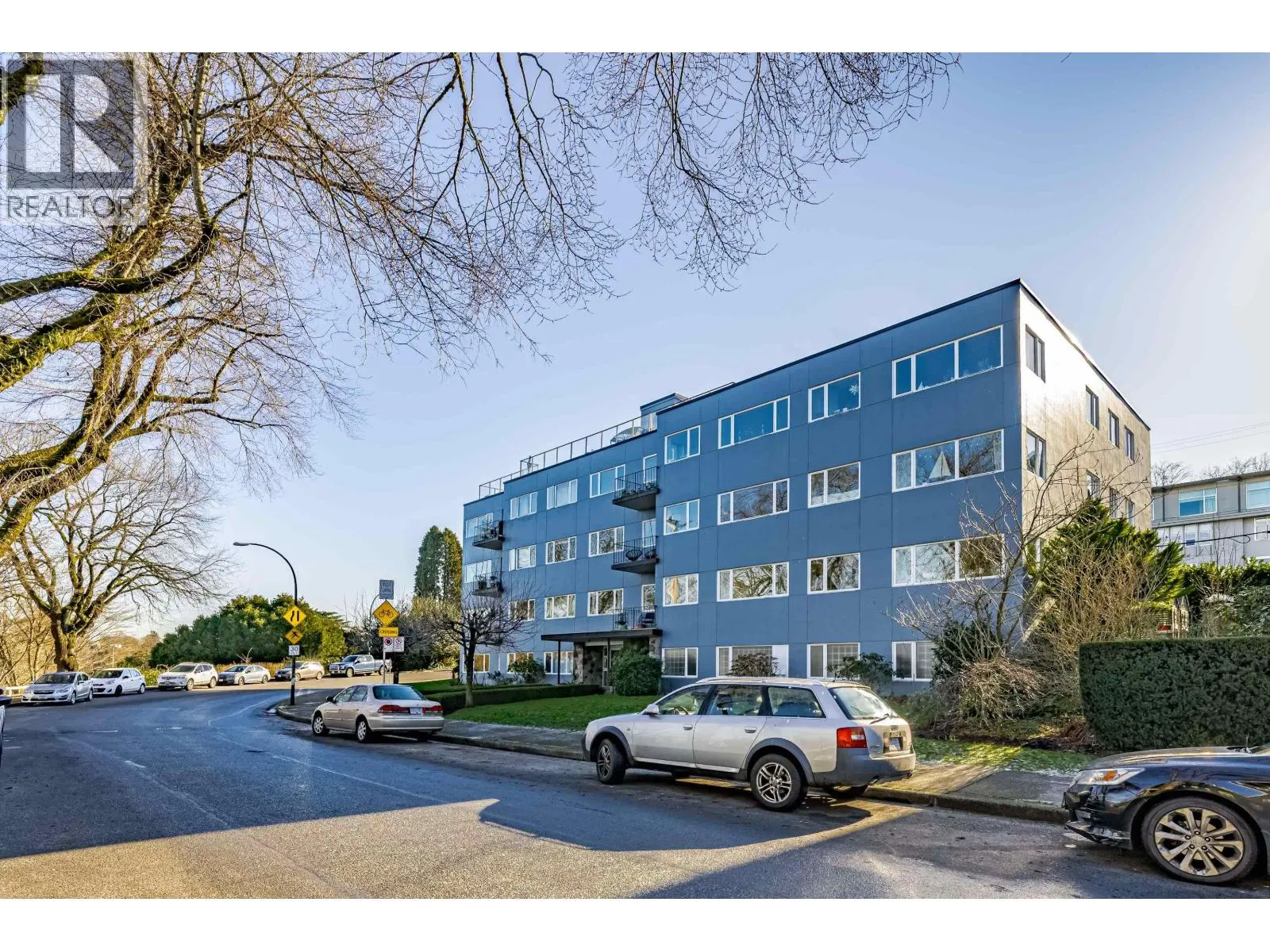 305 2430V POINT GREY ROAD