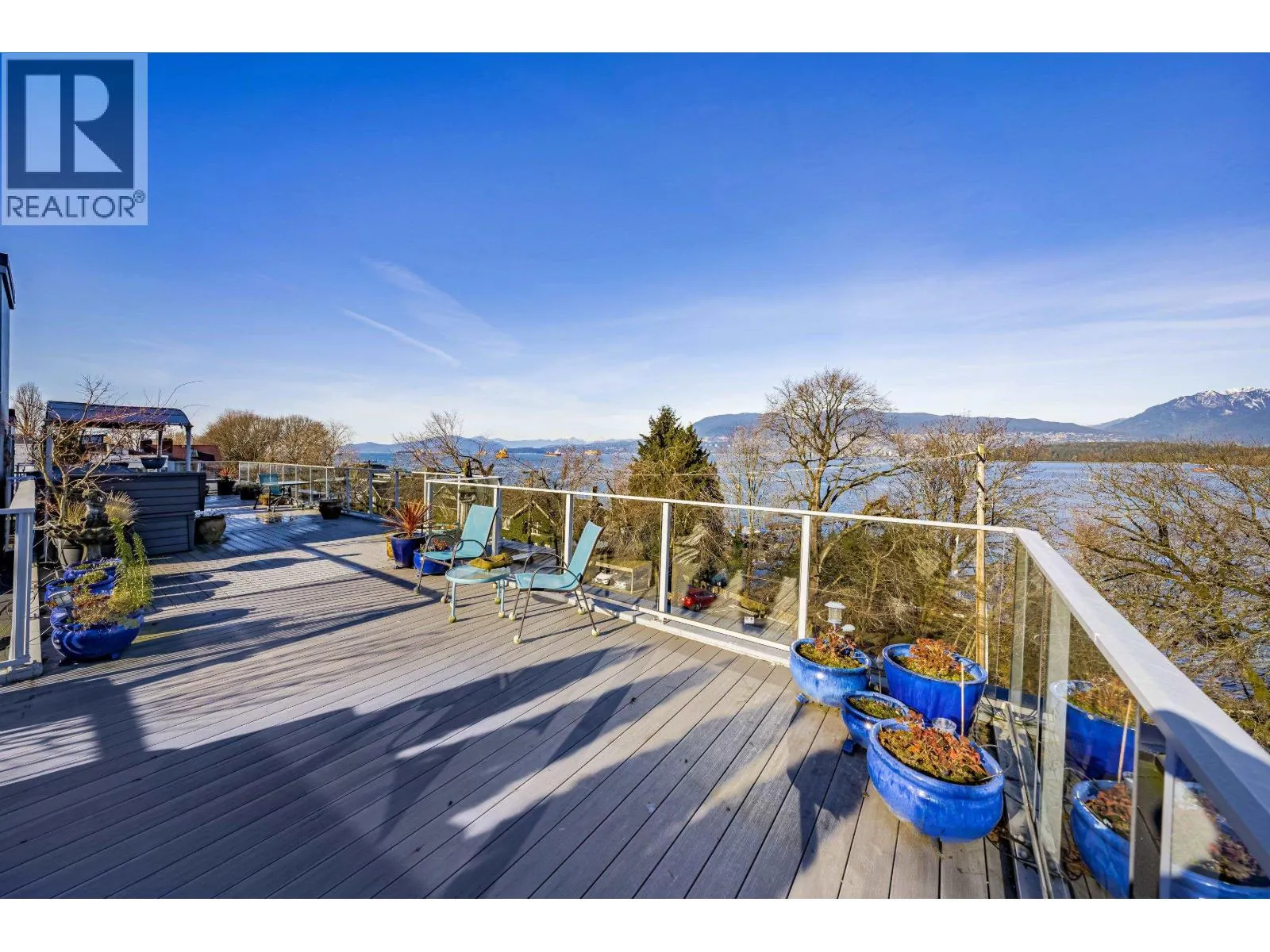305 2430V POINT GREY ROAD