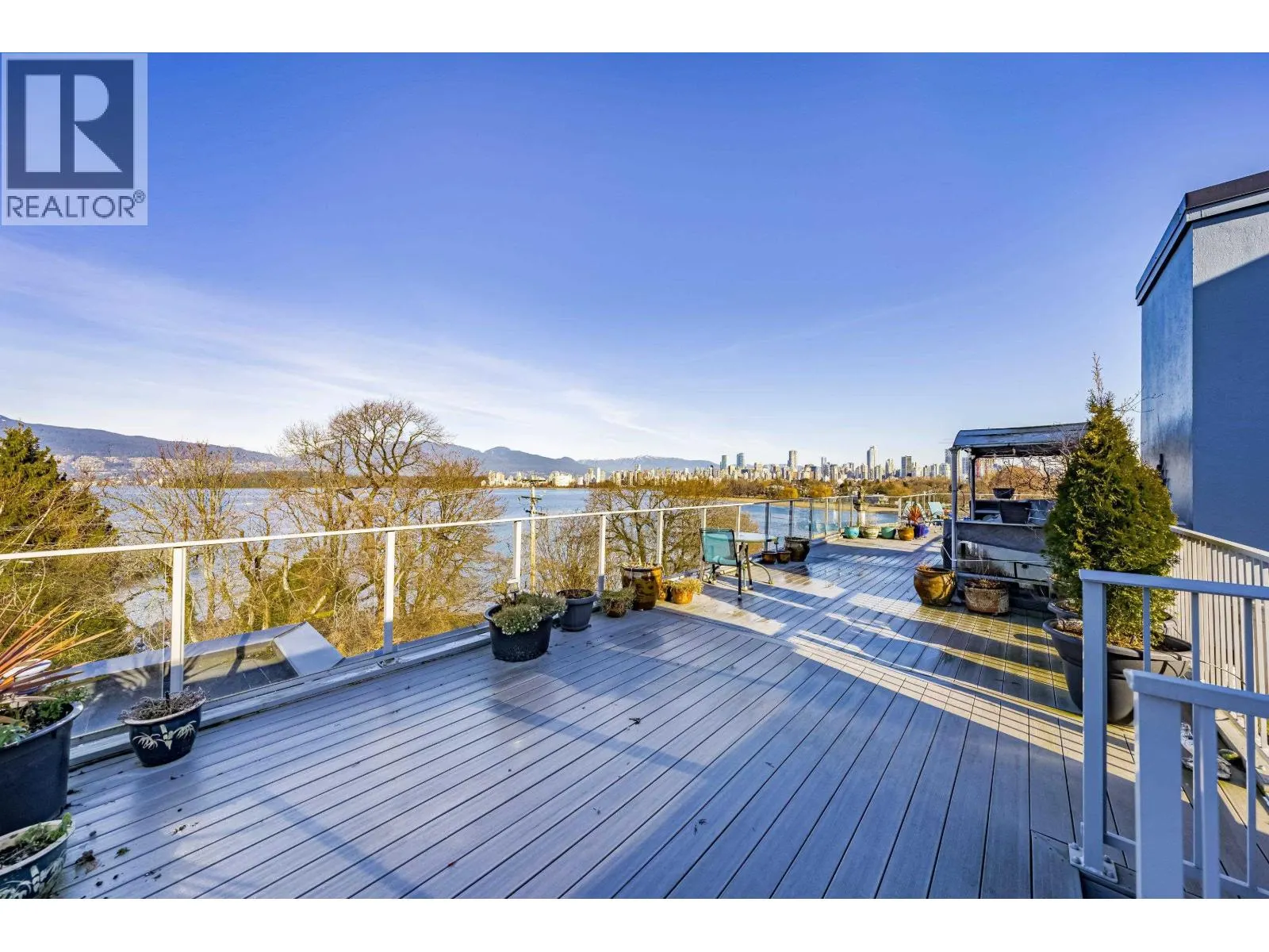 305 2430V POINT GREY ROAD