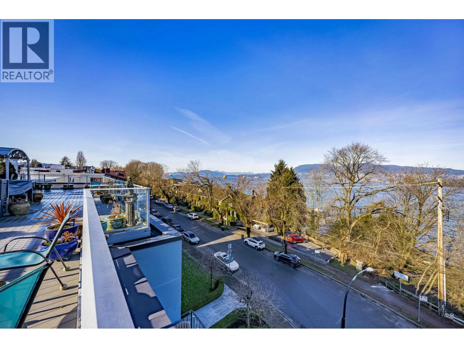 305 2430V POINT GREY ROAD