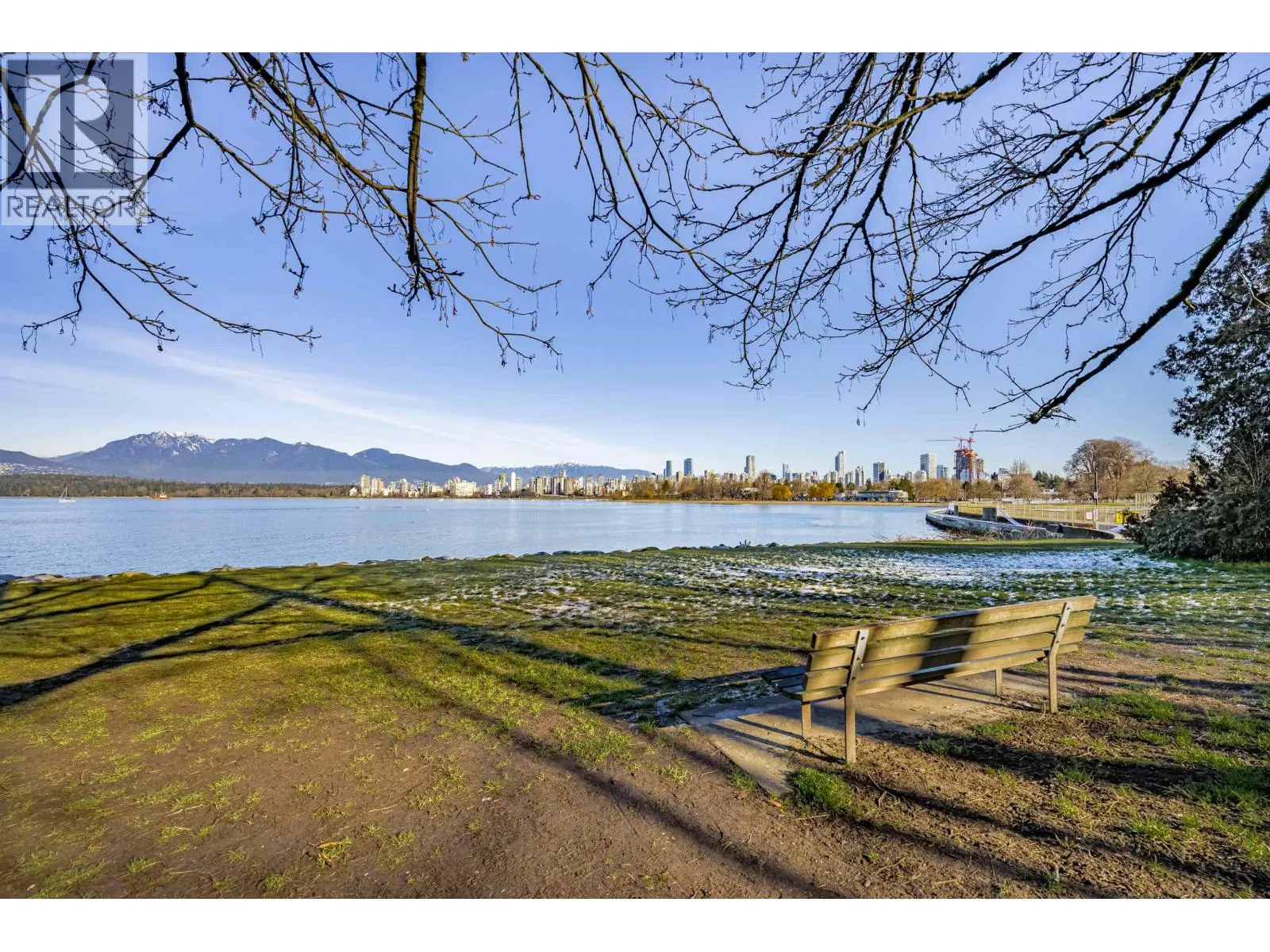 305 2430V POINT GREY ROAD