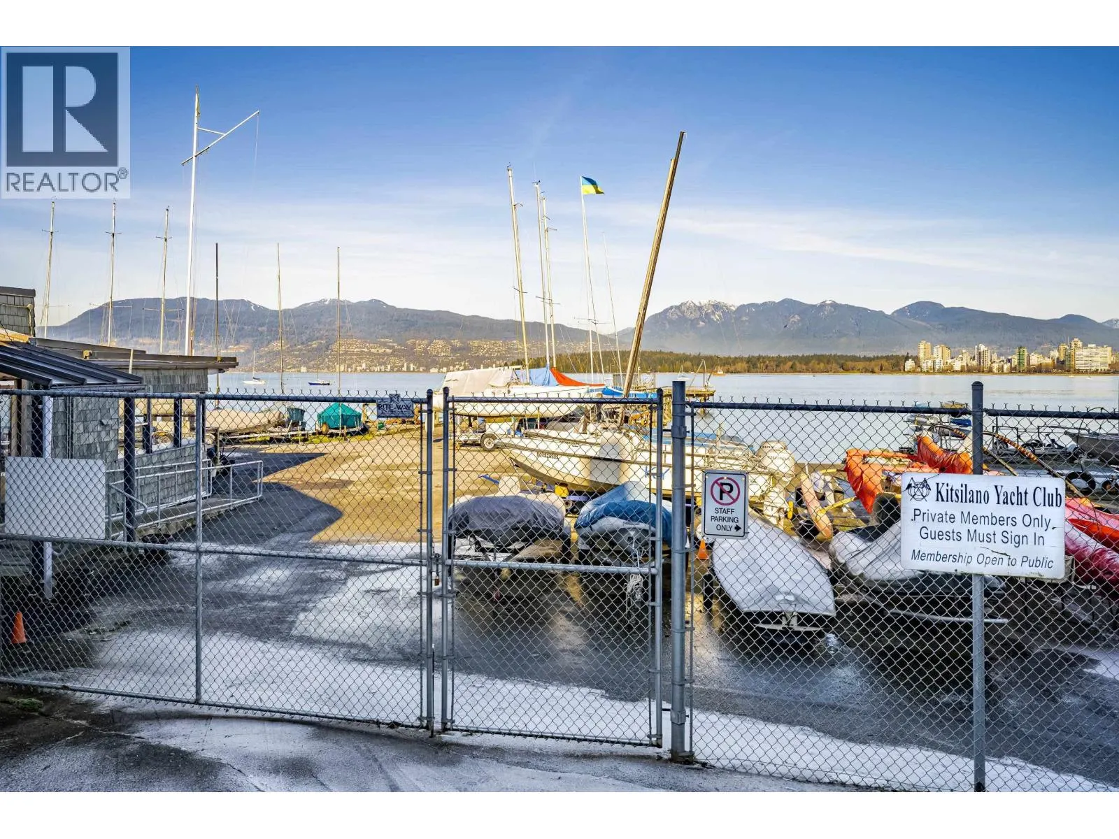 305 2430V POINT GREY ROAD