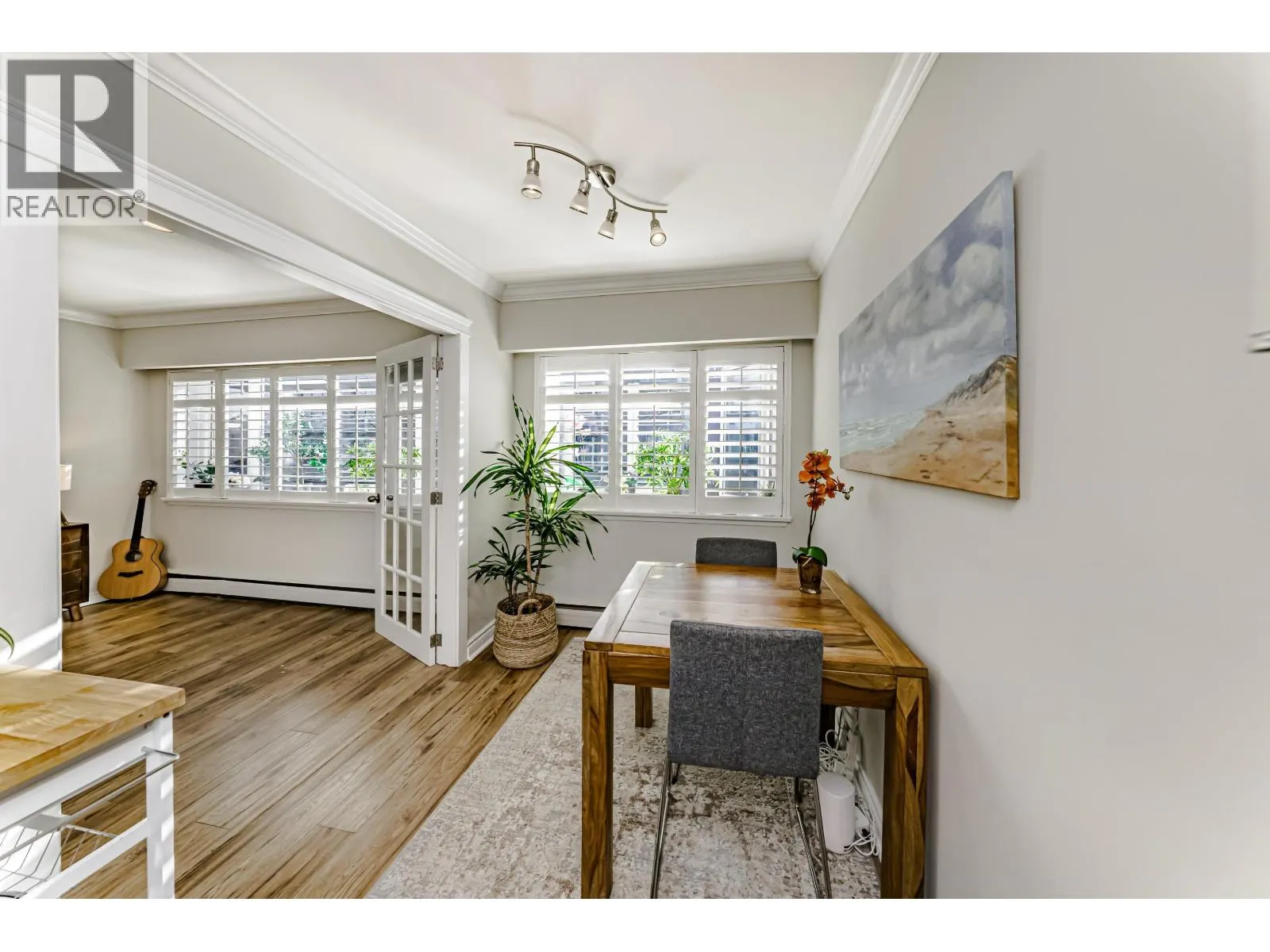 305 2430V POINT GREY ROAD