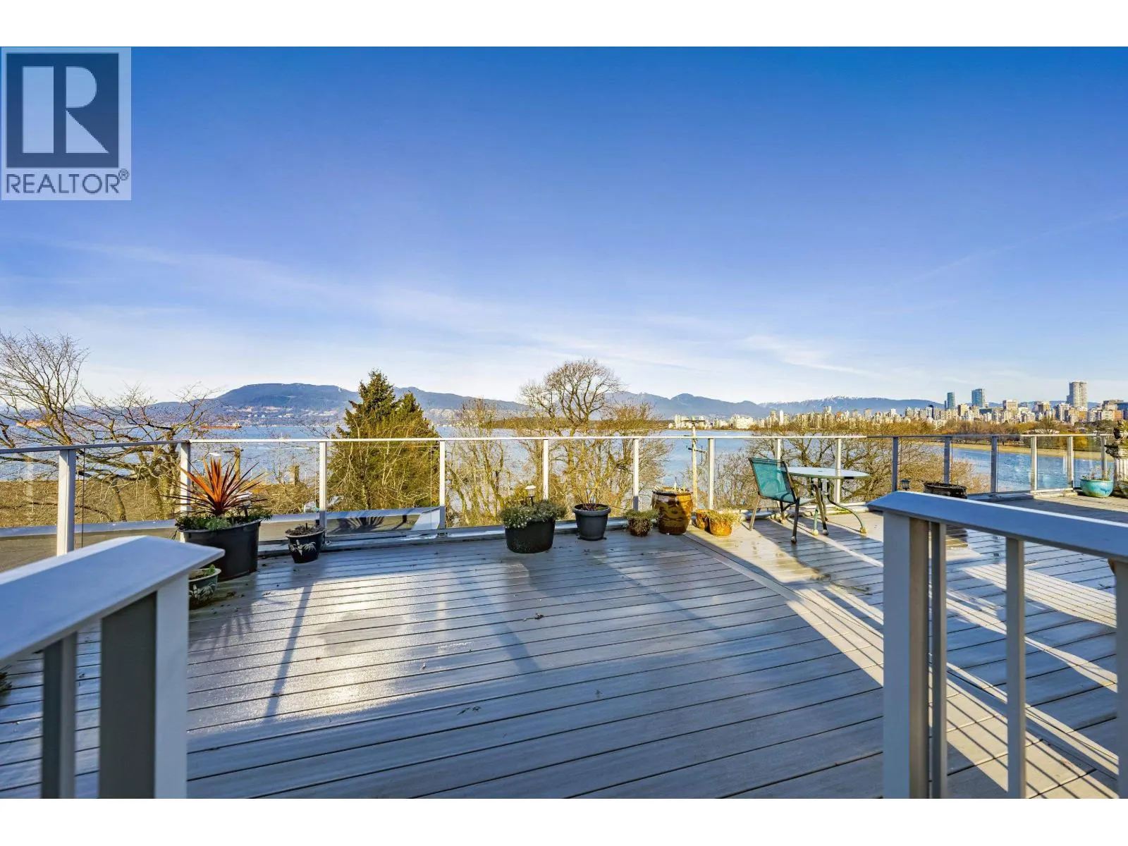 305 2430V POINT GREY ROAD