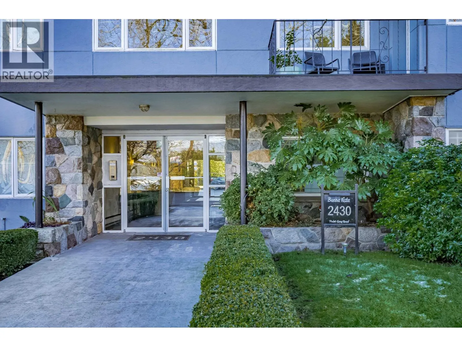 305 2430V POINT GREY ROAD