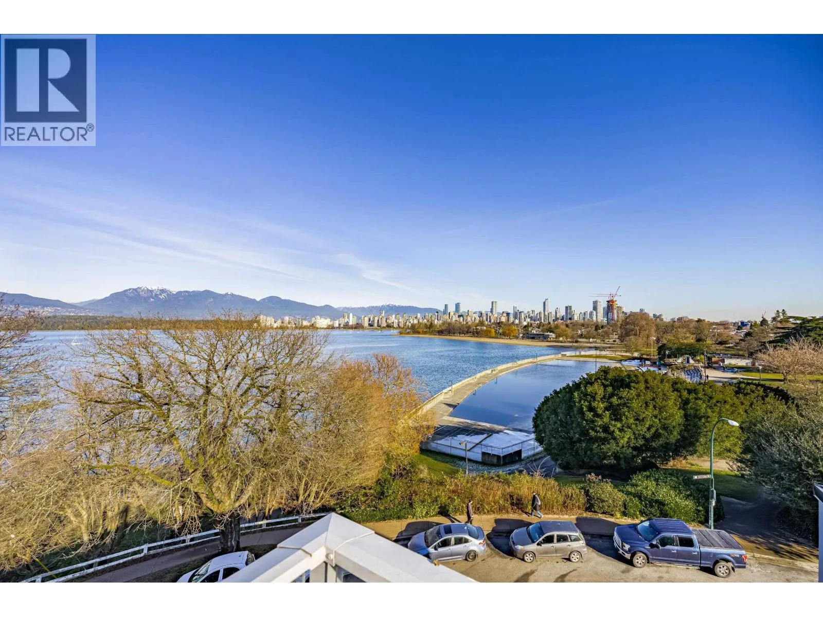 305 2430V POINT GREY ROAD